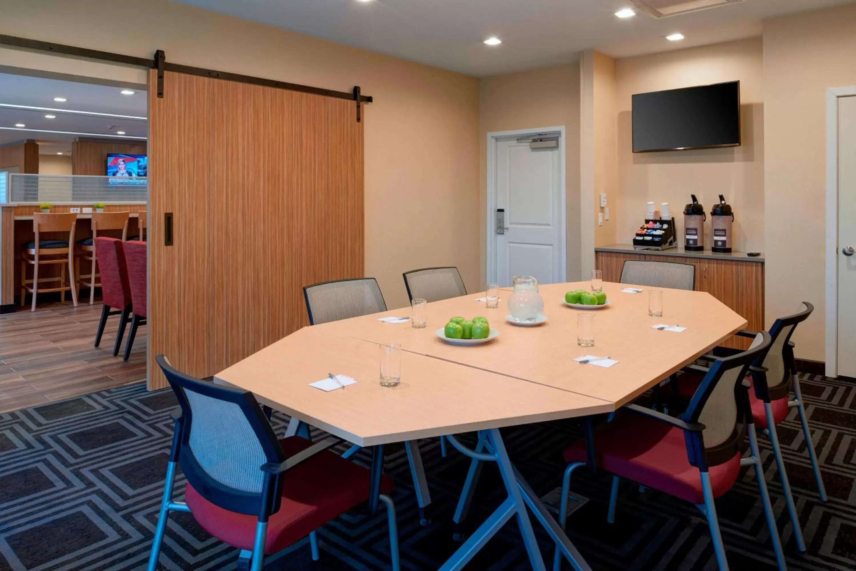 Meeting/conference room in TownePlace Suites by Marriott Grand Rapids Airport