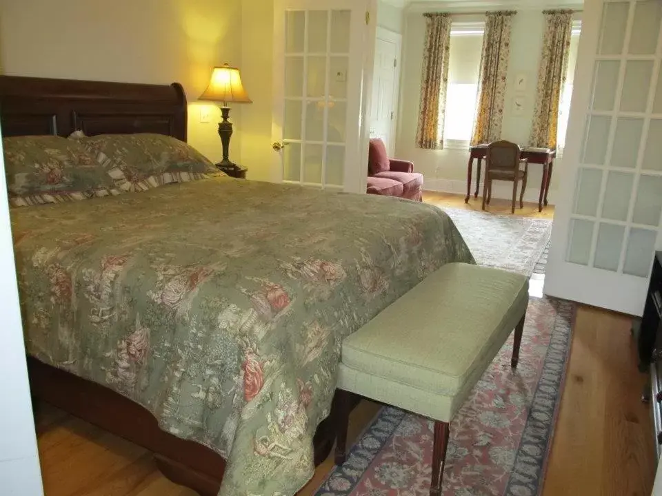 Bed in Compass Rose Inn