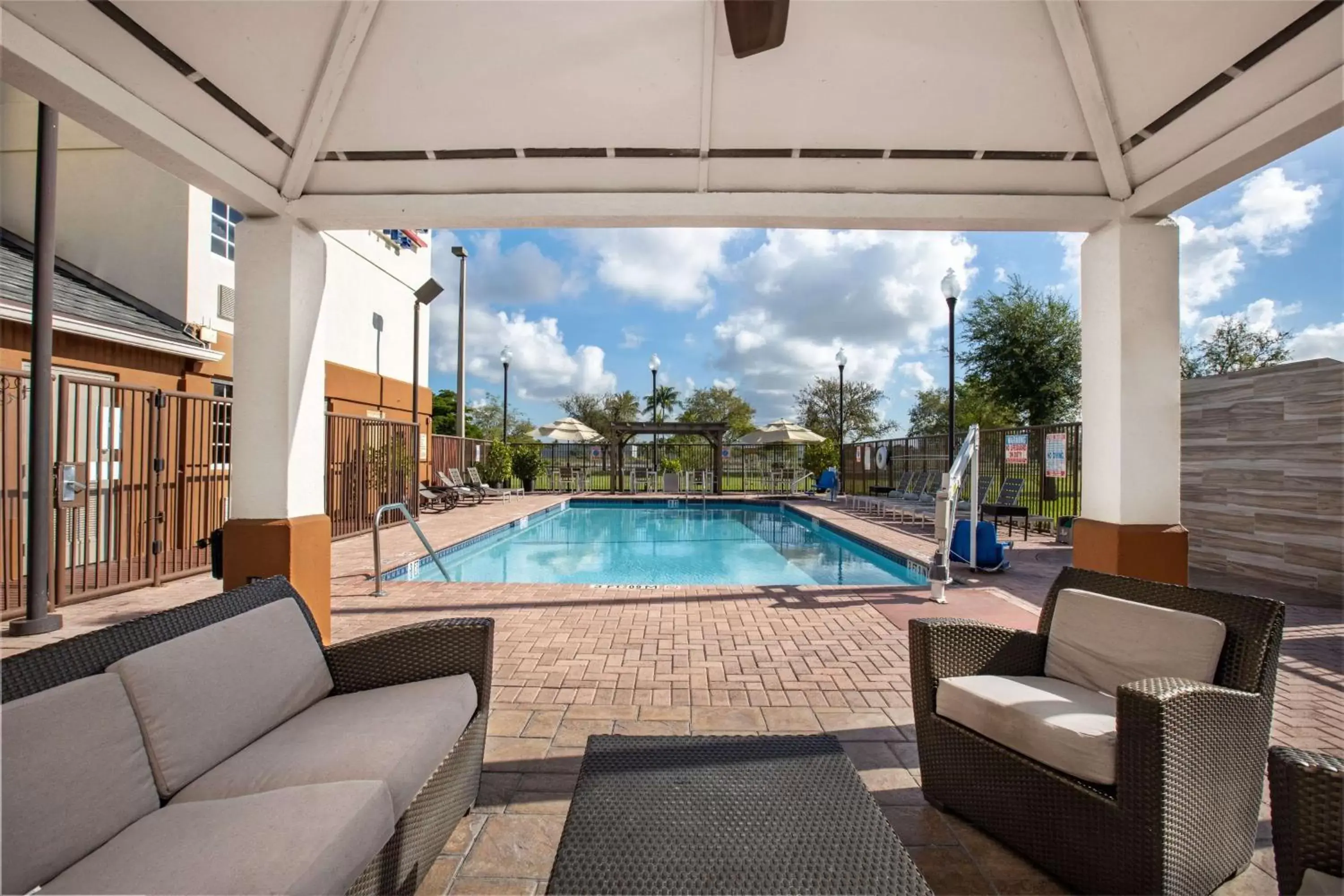 Patio, Swimming Pool in Sonesta Simply Suites Miami Airport Doral
