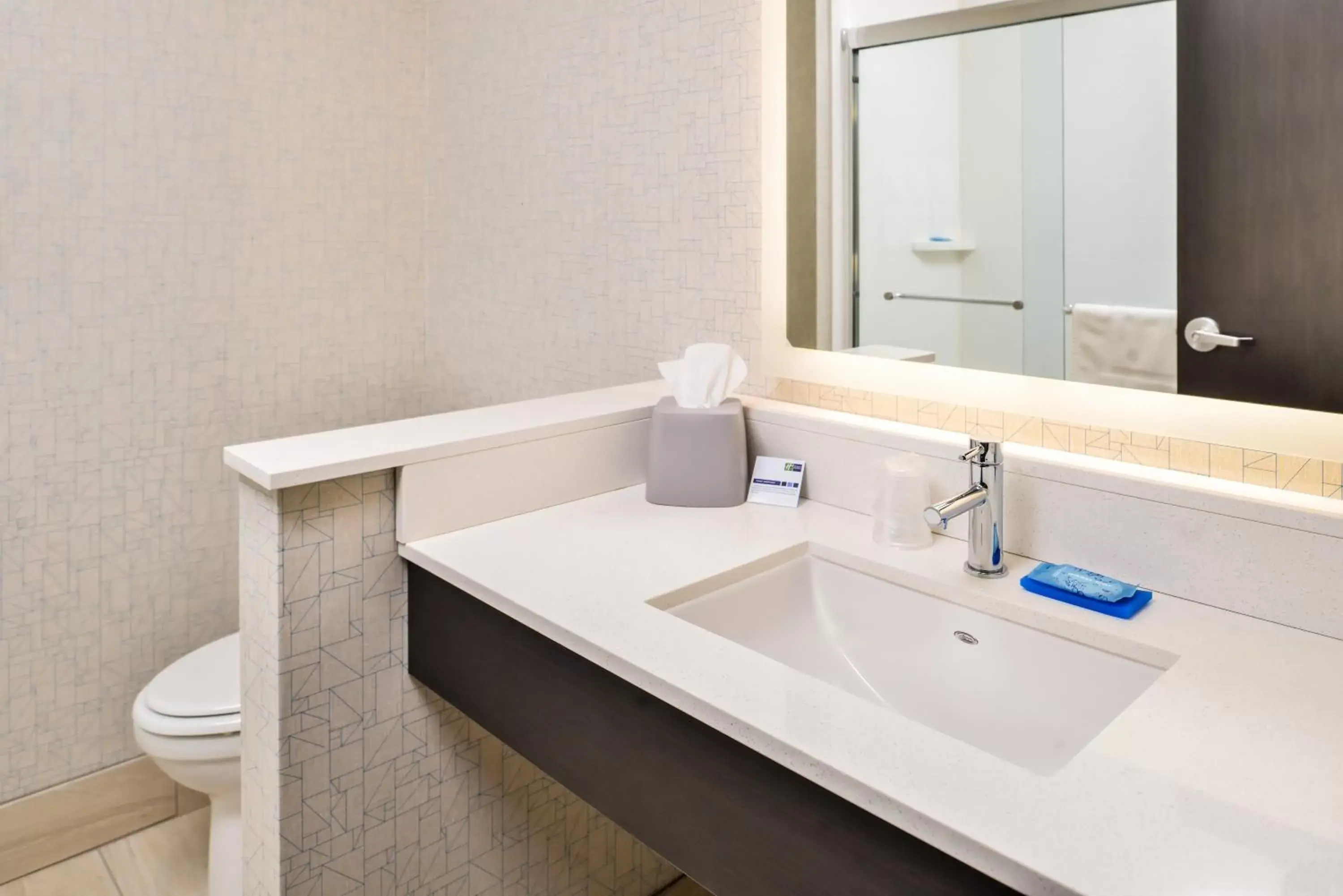 Bathroom in Holiday Inn Express & Suites - Kansas City - Lee's Summit, an IHG Hotel