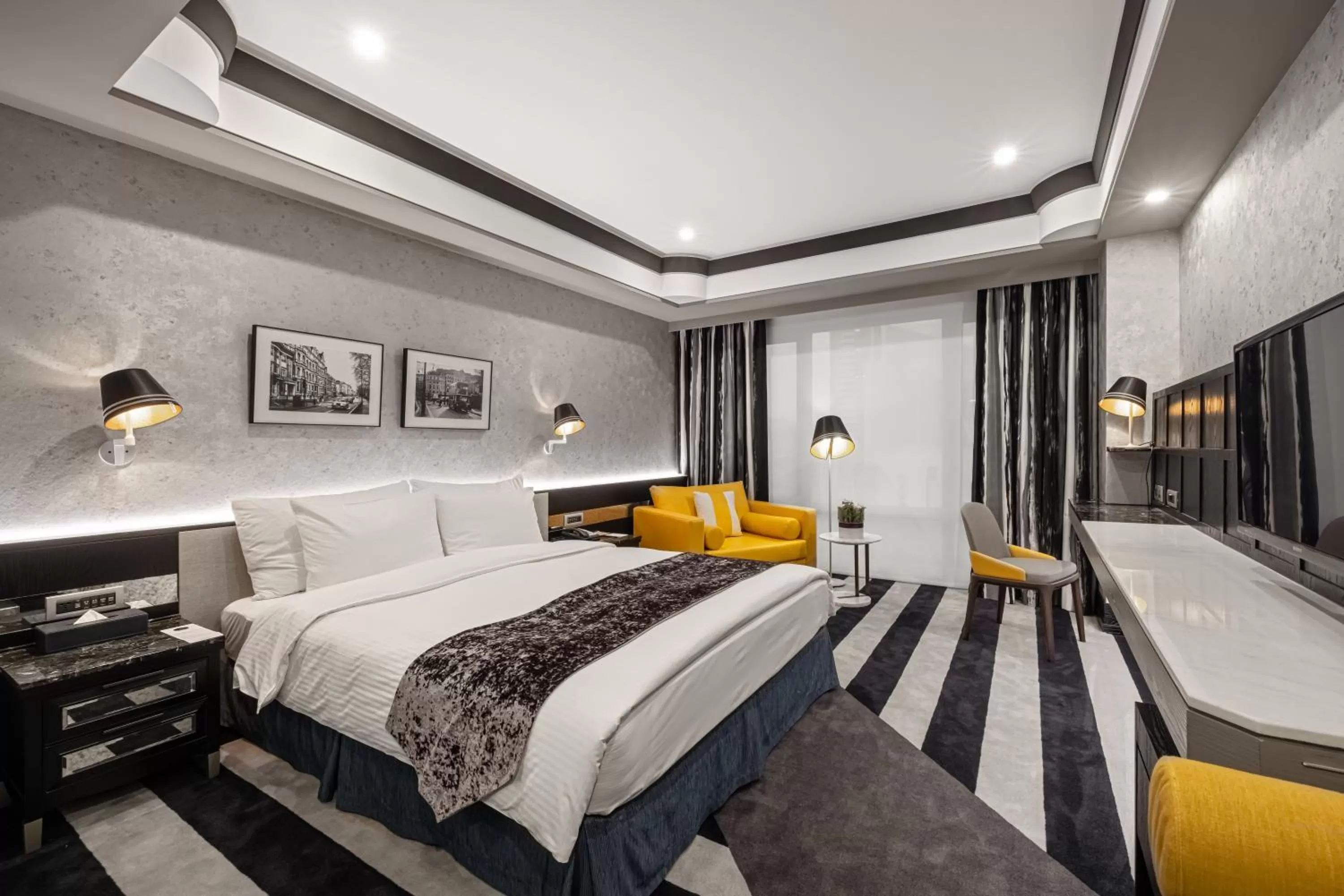 Photo of the whole room, Bed in Grand Victoria Hotel