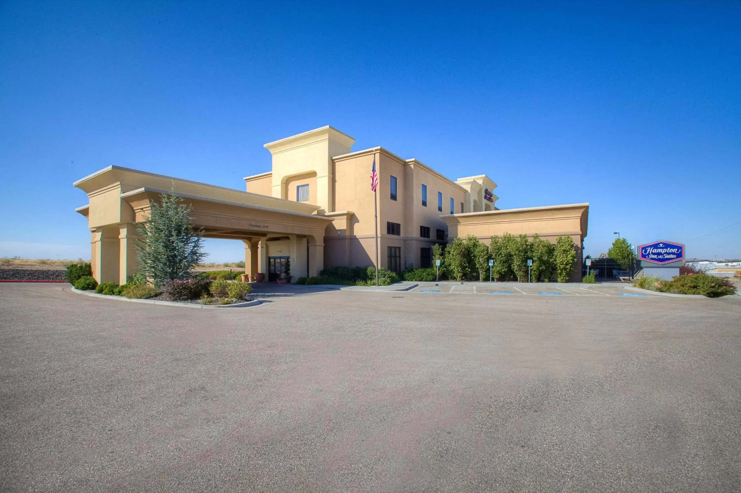 Property Building in Hampton Inn & Suites Mountain Home