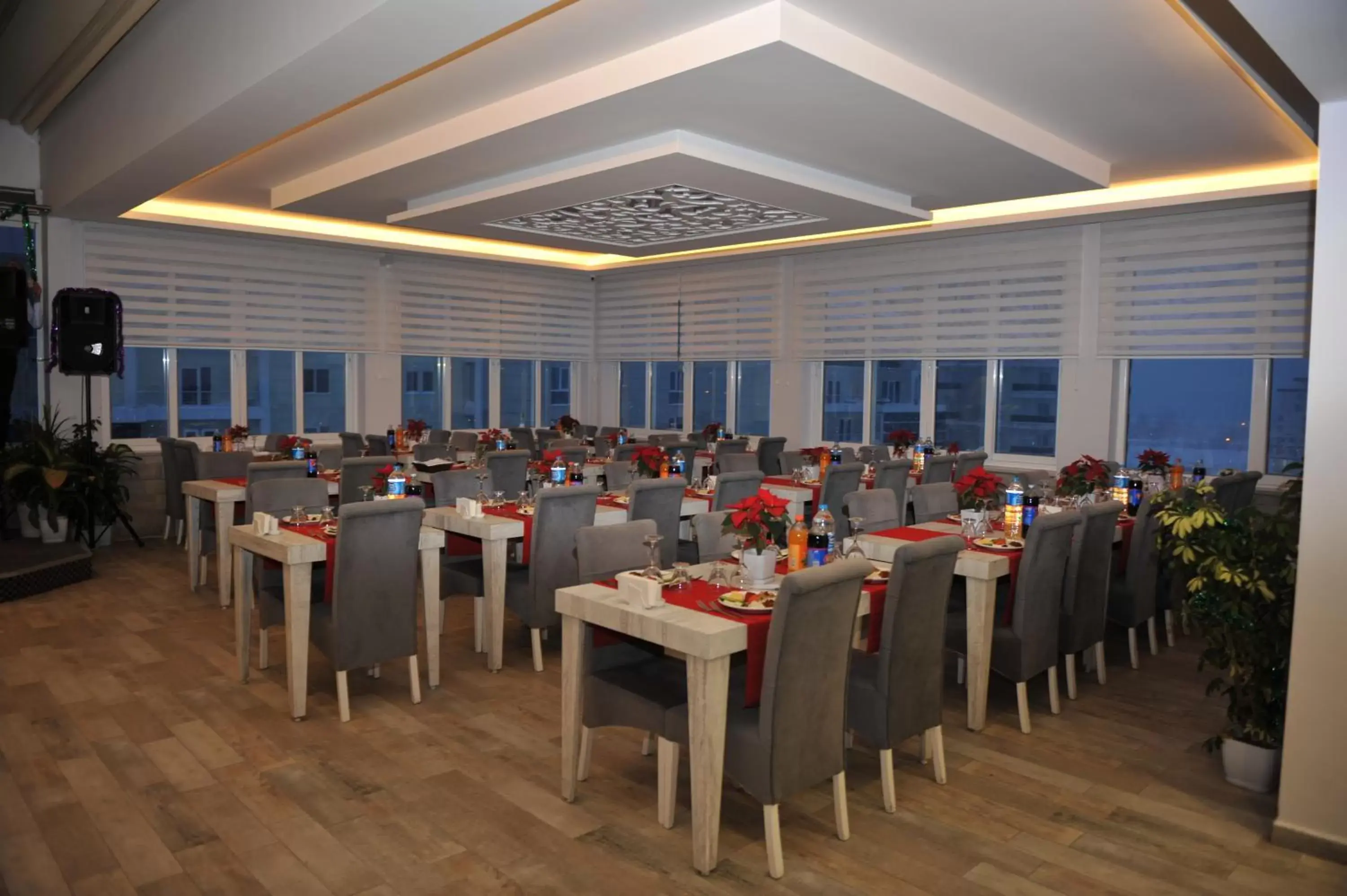 Restaurant/Places to Eat in Cavit Duvan Prestige Hotel
