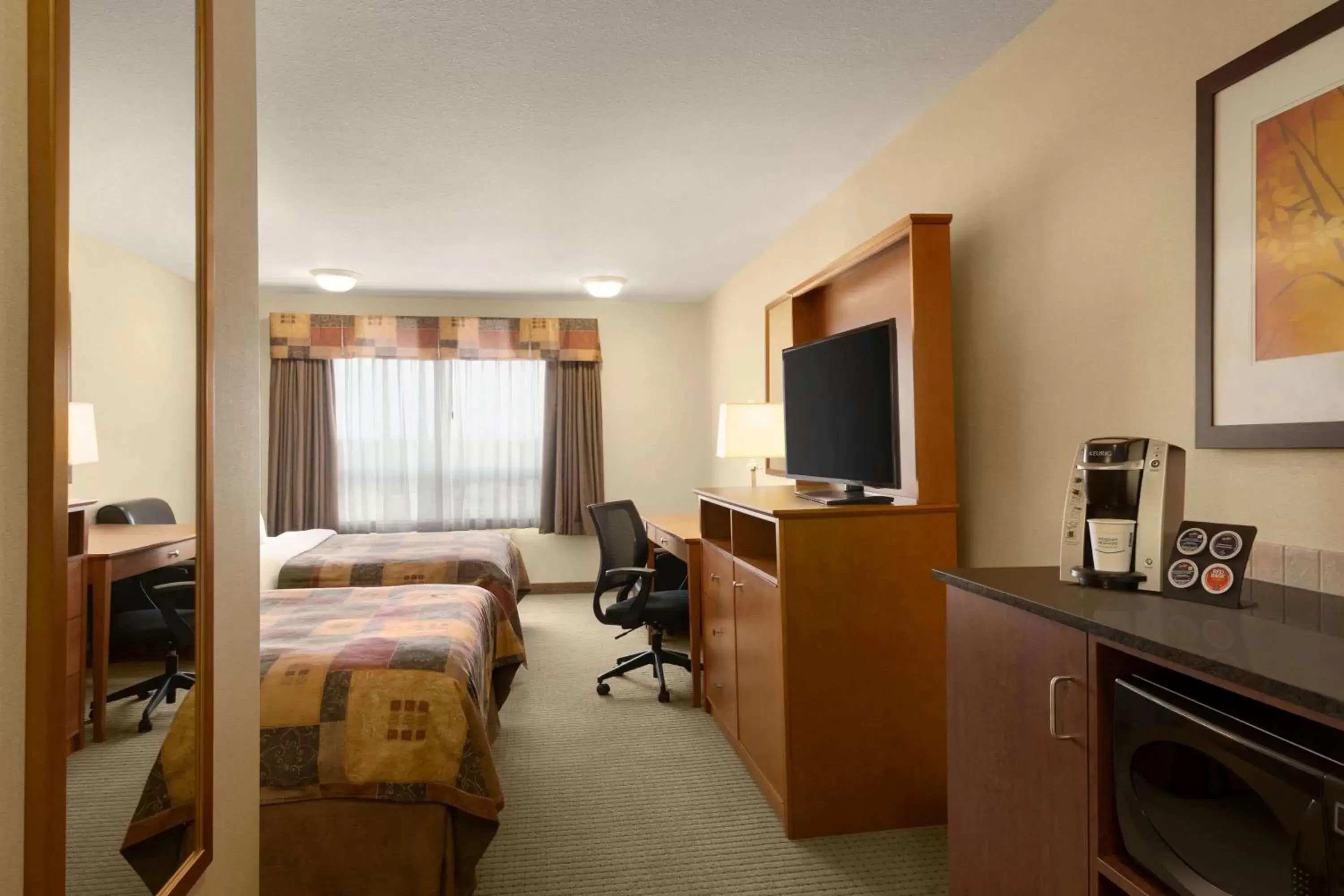 Photo of the whole room, TV/Entertainment Center in Ramada by Wyndham Drayton Valley