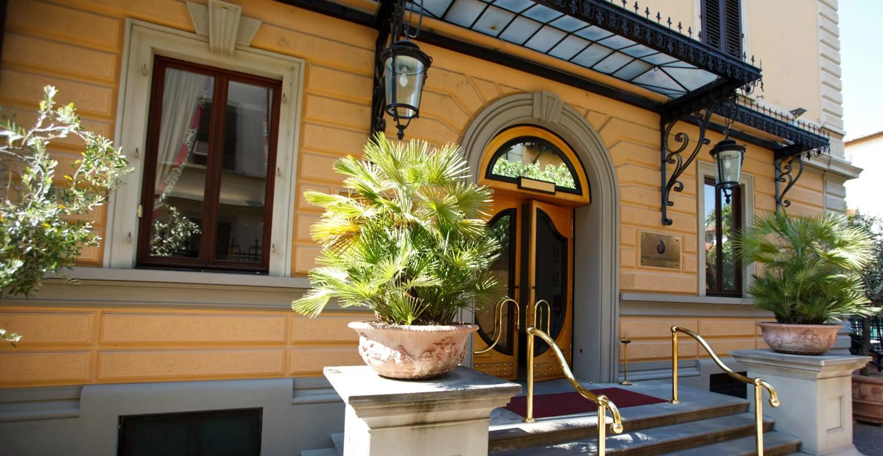 Facade/entrance in Hotel Albani Firenze