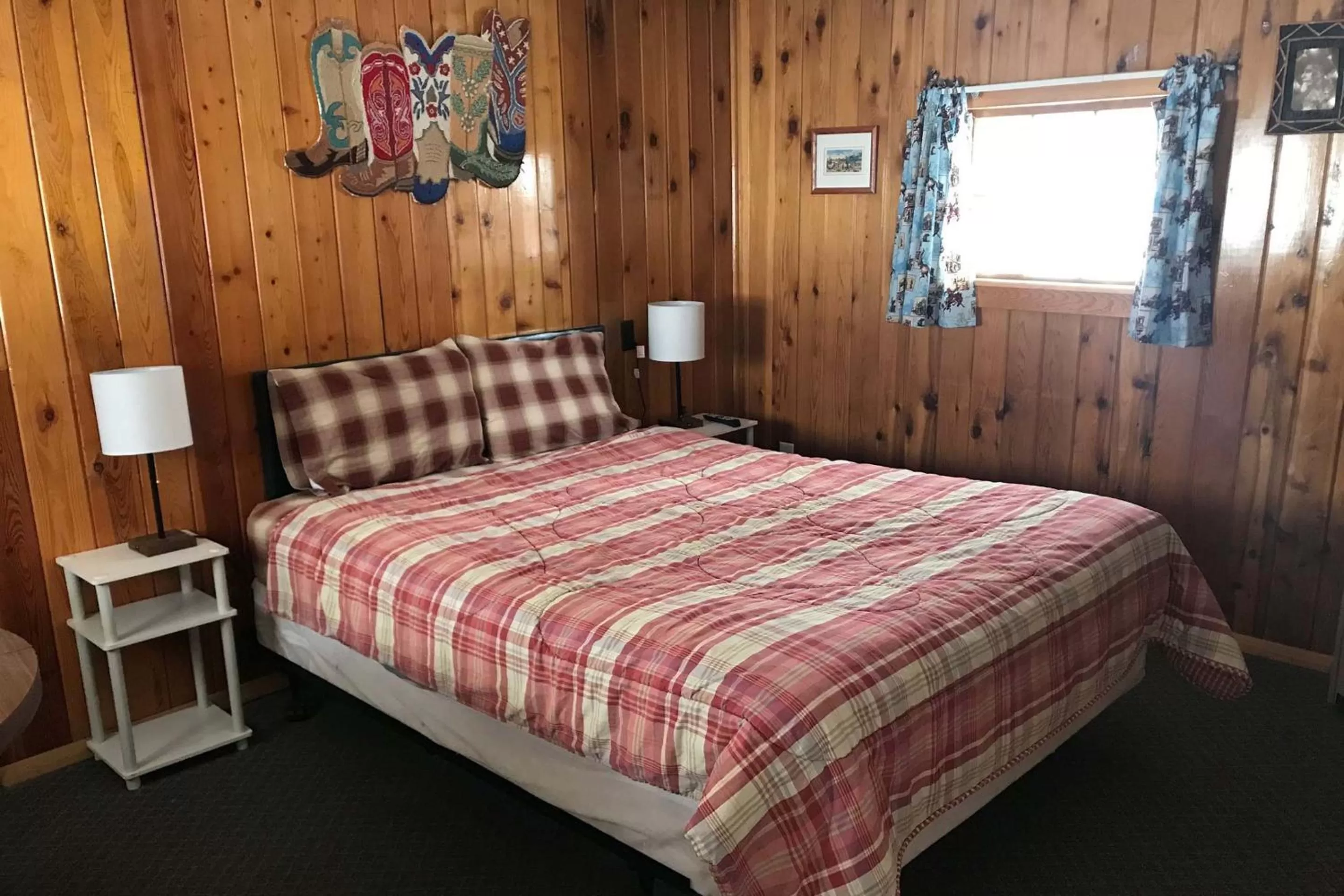 Bed in Elkhorn Lodge