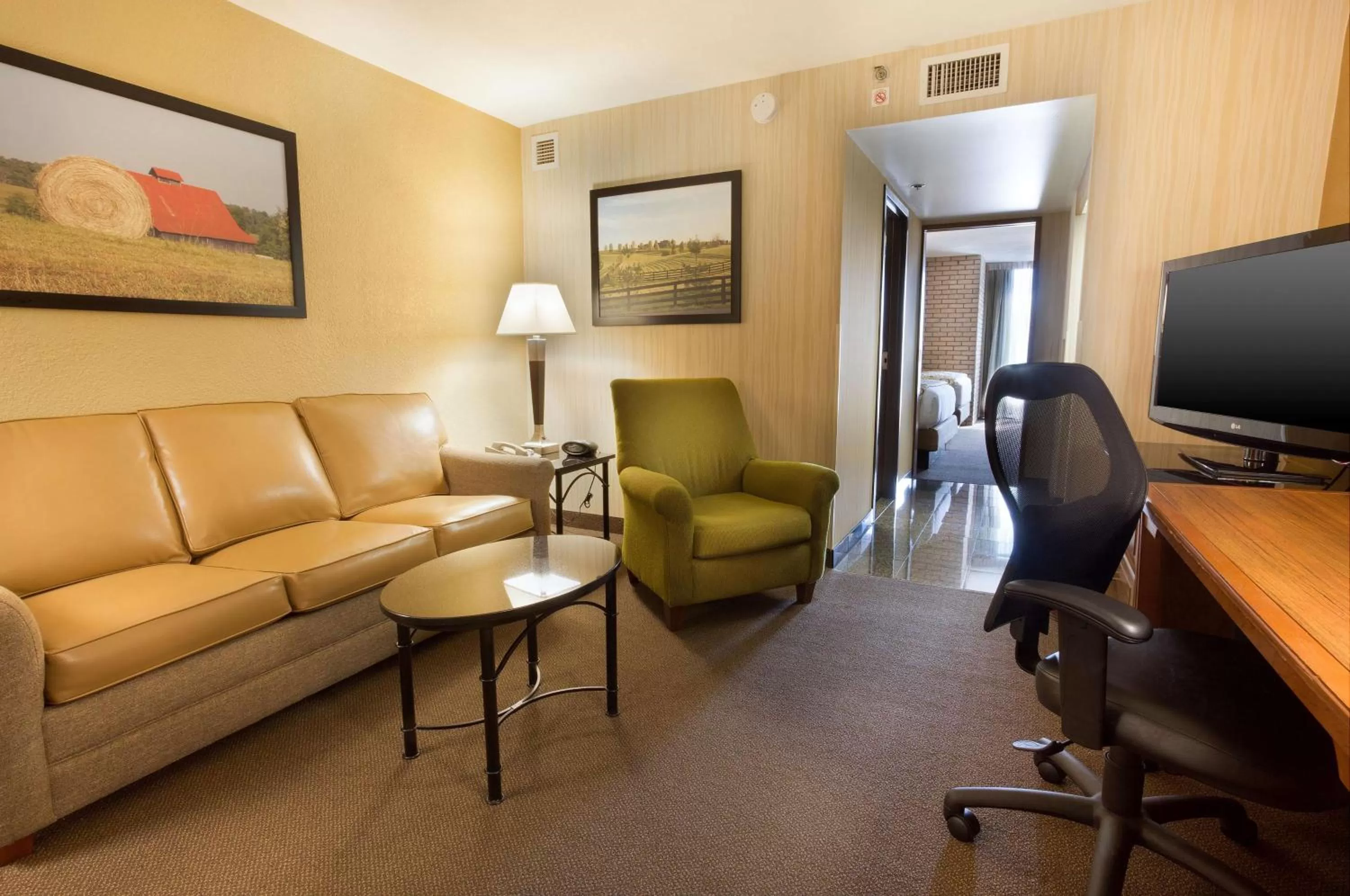 Superior Queen Suite with Sofa Bed - Accessible, Tub in Drury Inn & Suites Paducah