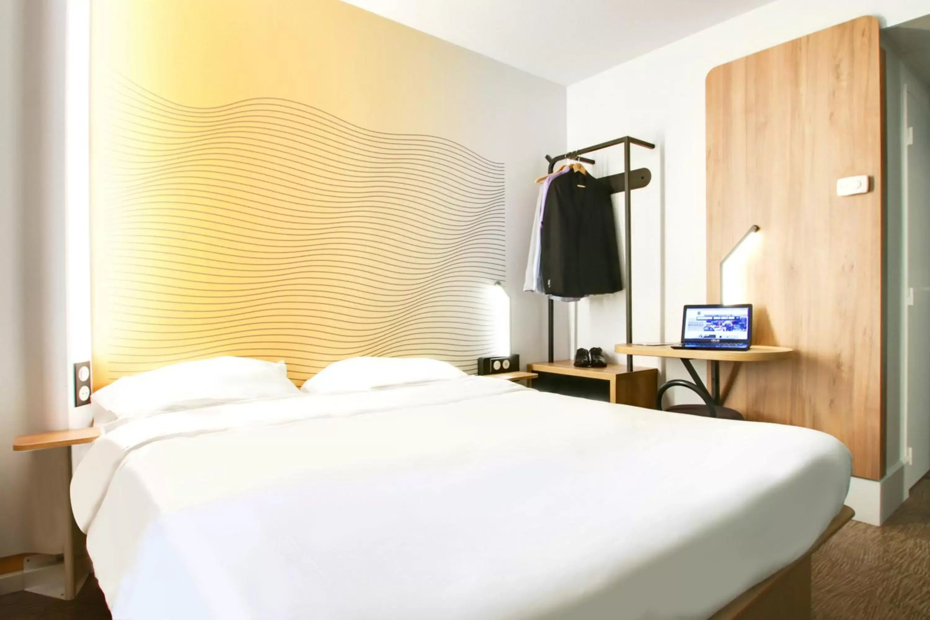 Bedroom, Bed in B&B HOTEL Reims Bezannes