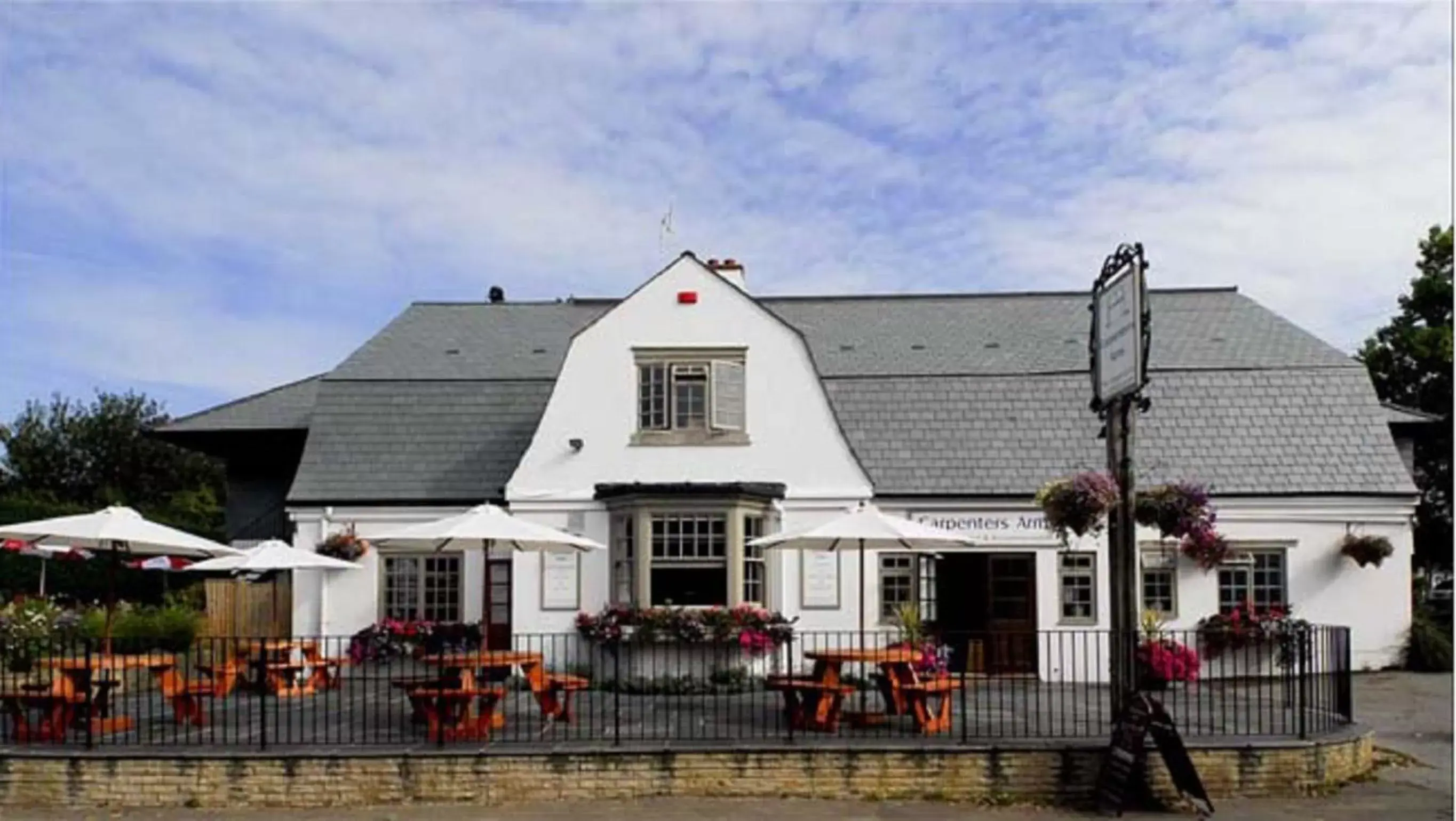 Facade/entrance, Property Building in The Carpenters Arms