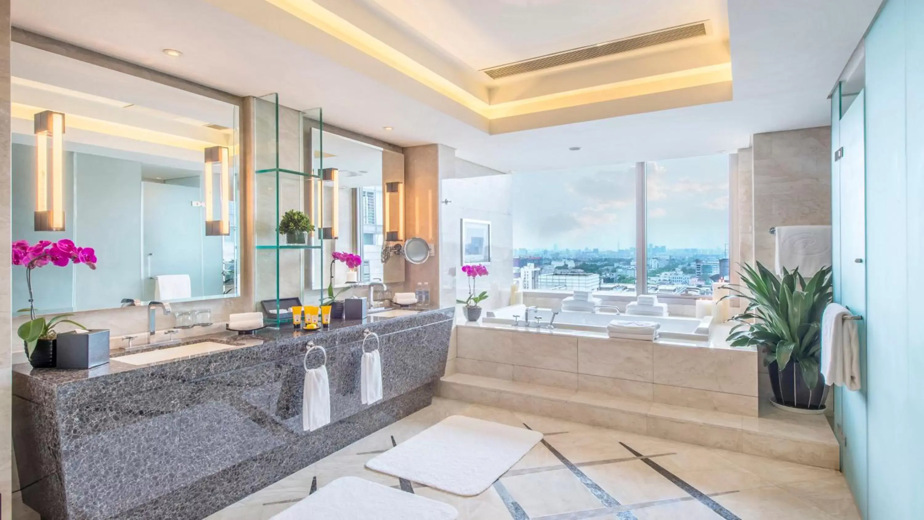 Photo of the whole room, Bathroom in Regent Beijing