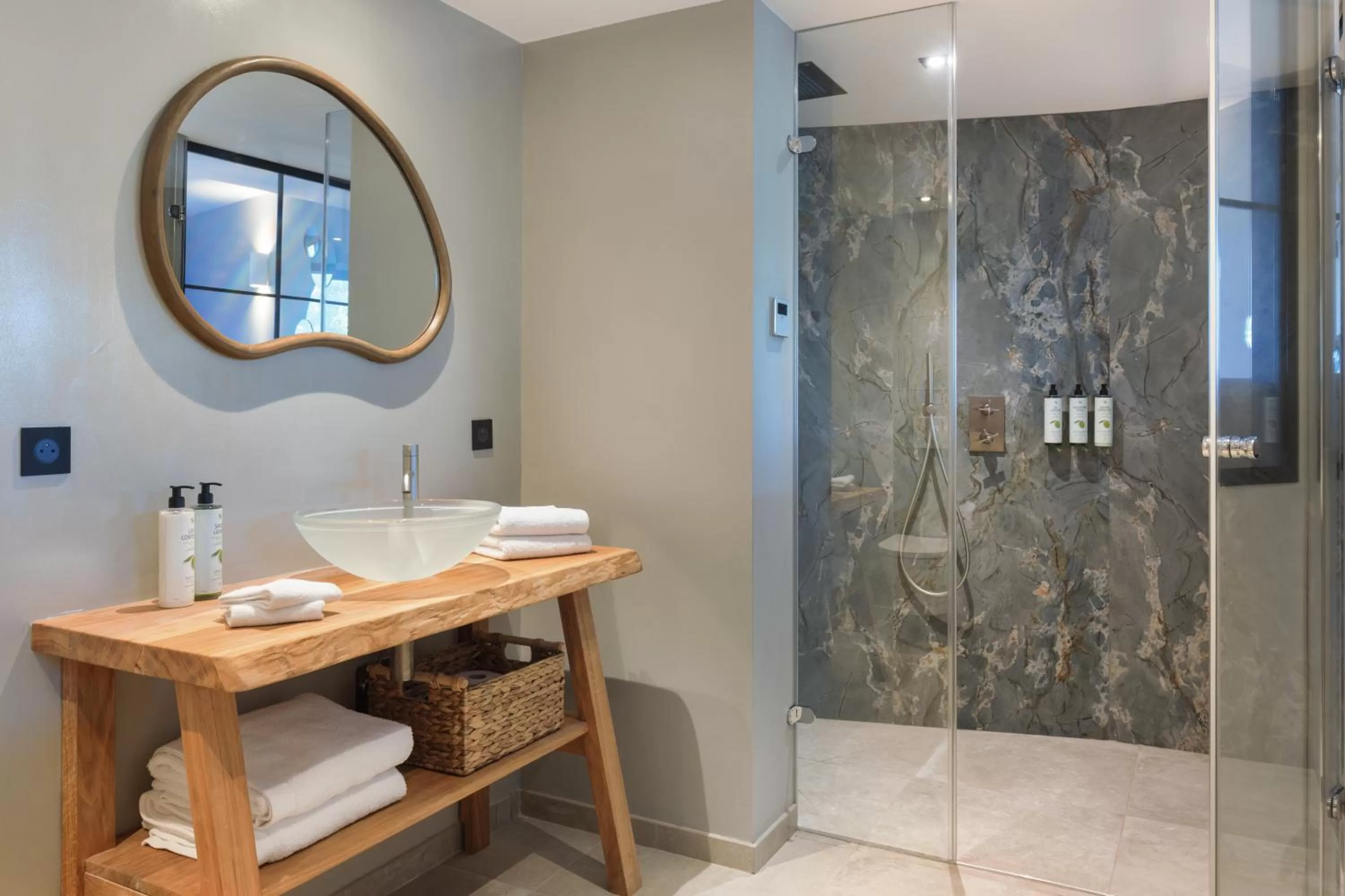 Bathroom in LOU CALEN