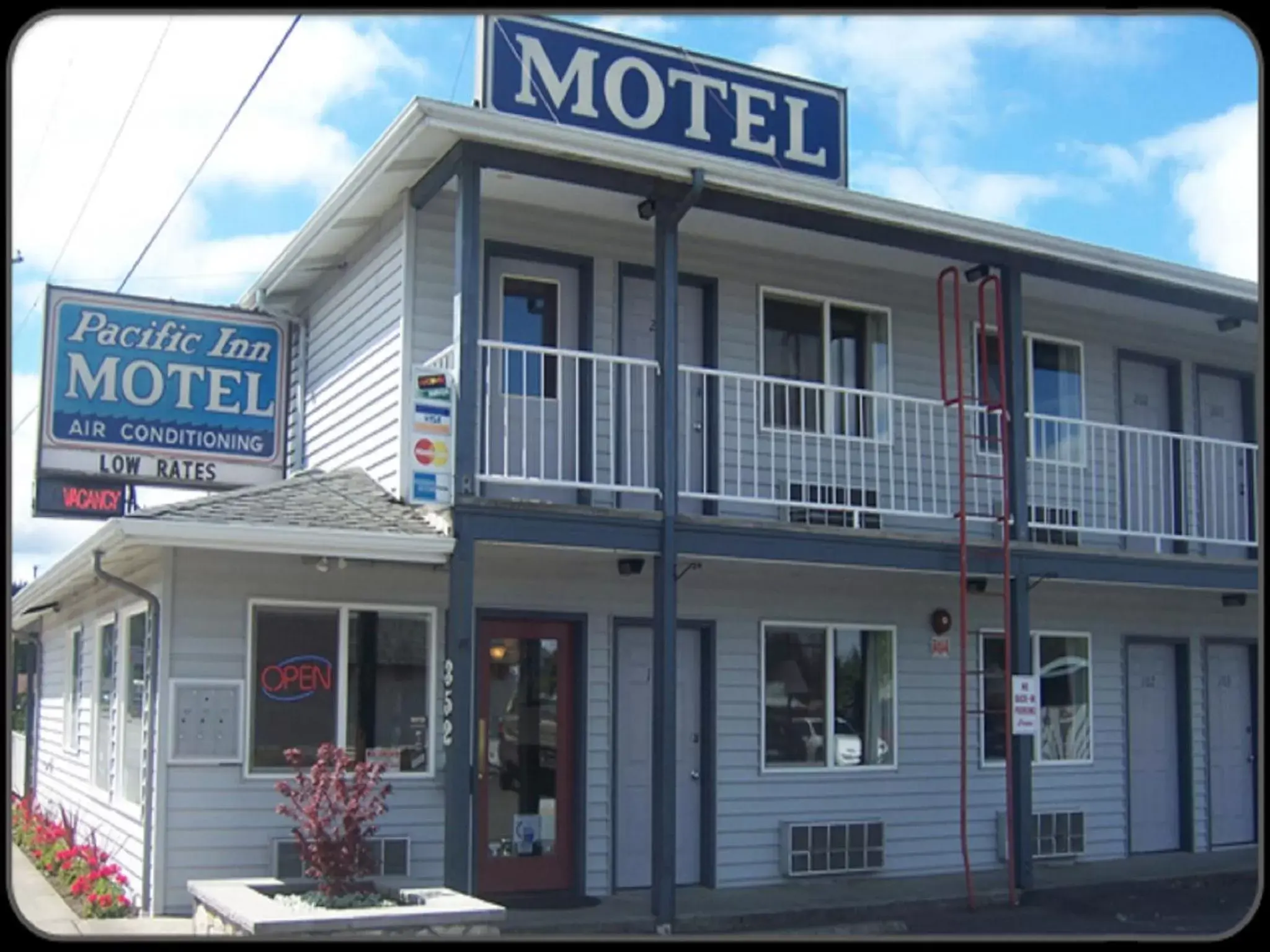 Facade/Entrance in Pacific Inn Motel