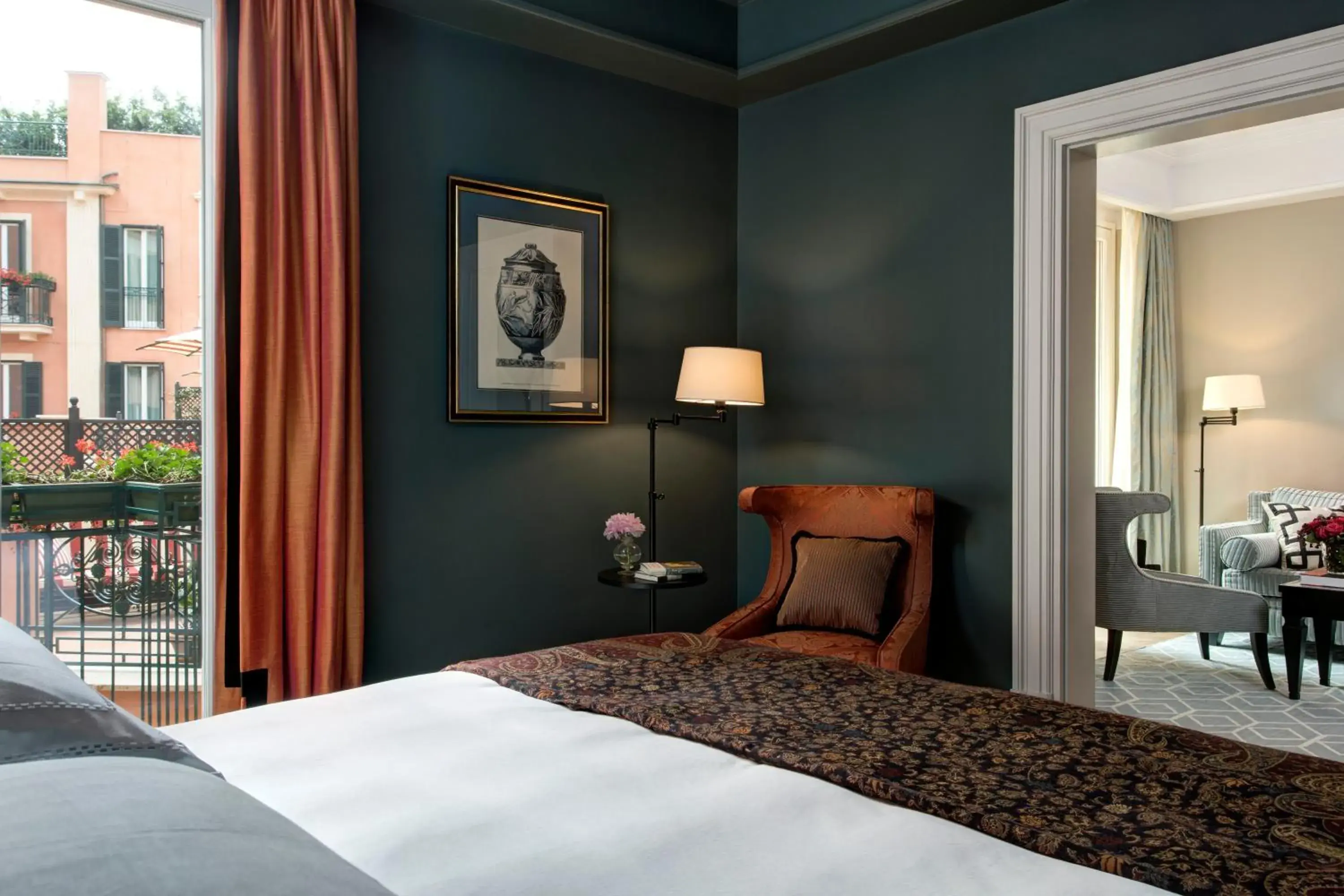 Photo of the whole room, Bed in Rocco Forte Hotel de la Ville