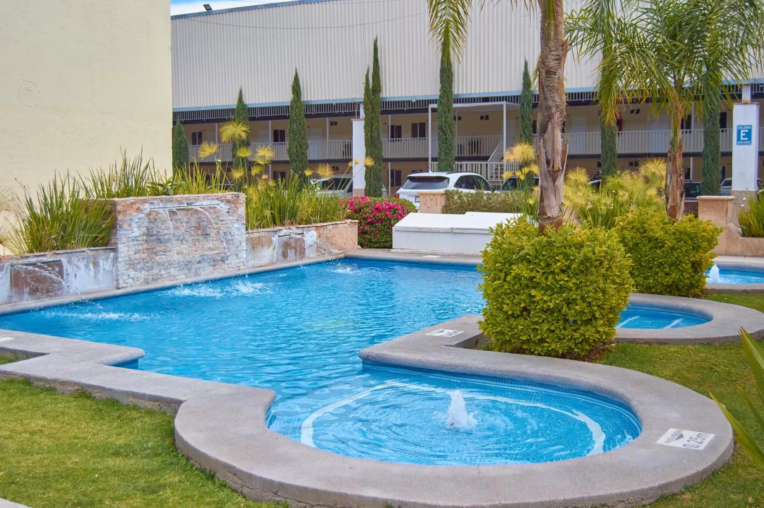 Swimming pool in Hotel del Alba Inn & Suites