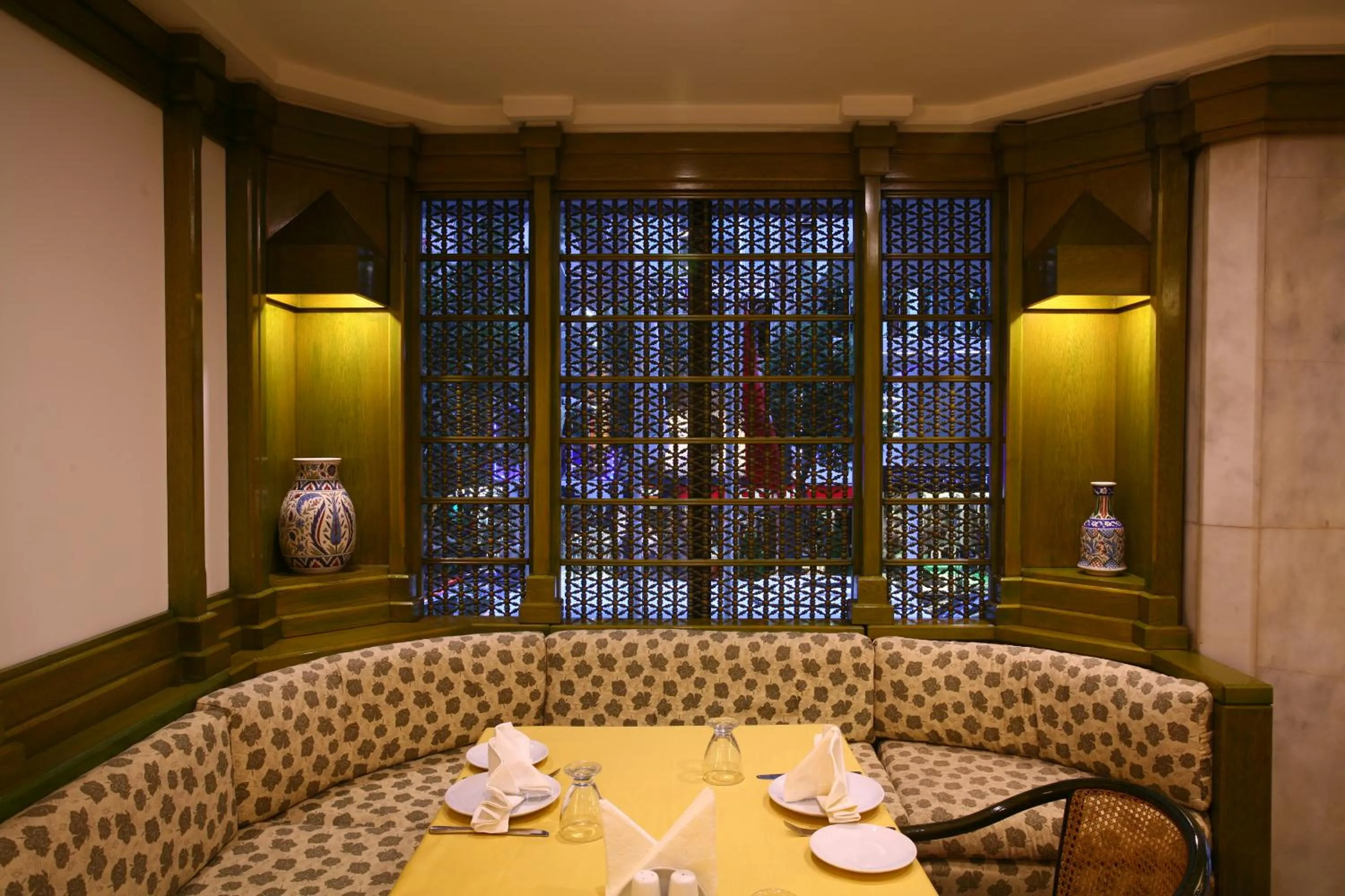 Restaurant/places to eat in Istanbul Royal Hotel