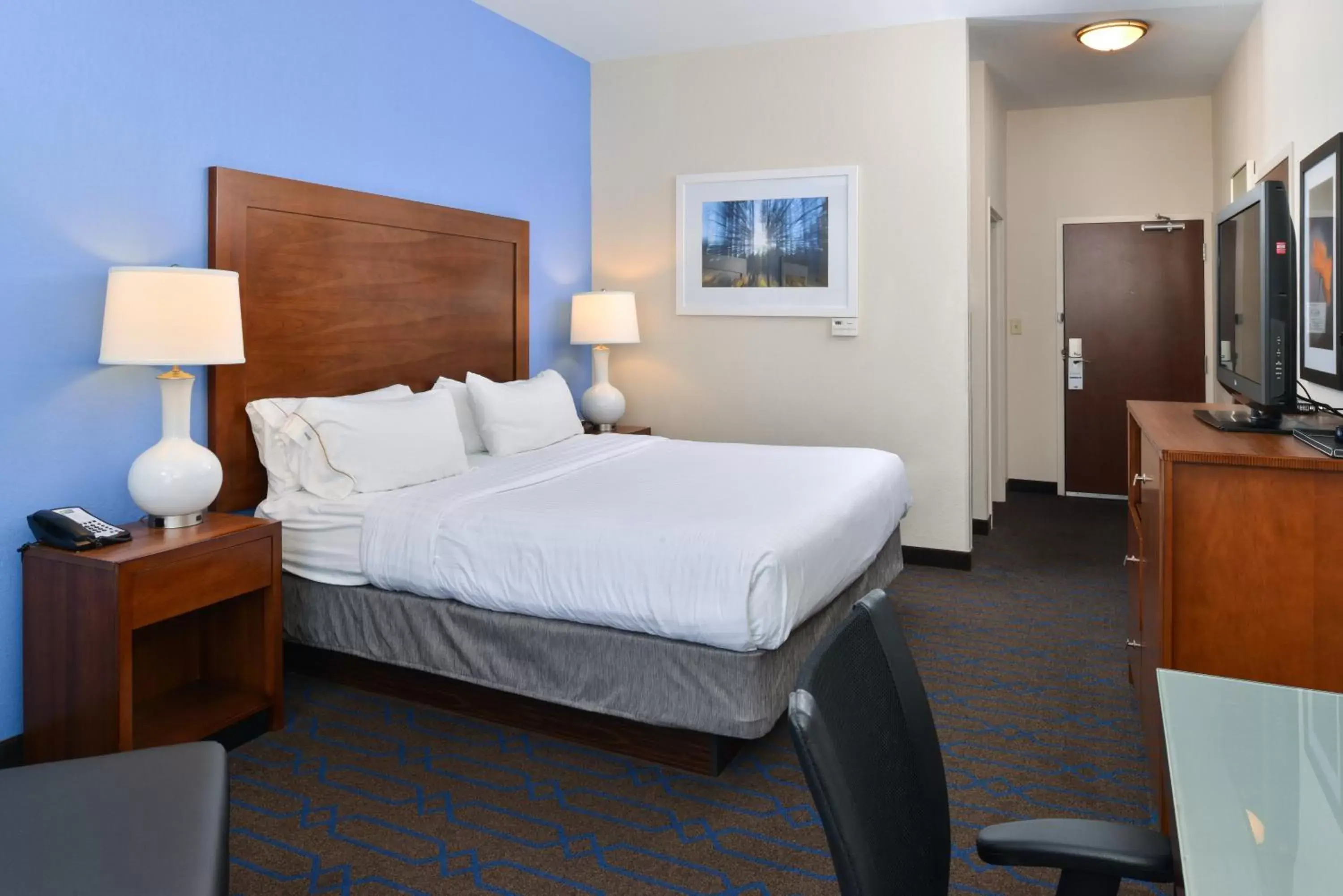 Photo of the whole room, Bed in Holiday Inn Express Hotel & Suites Terre Haute, an IHG Hotel