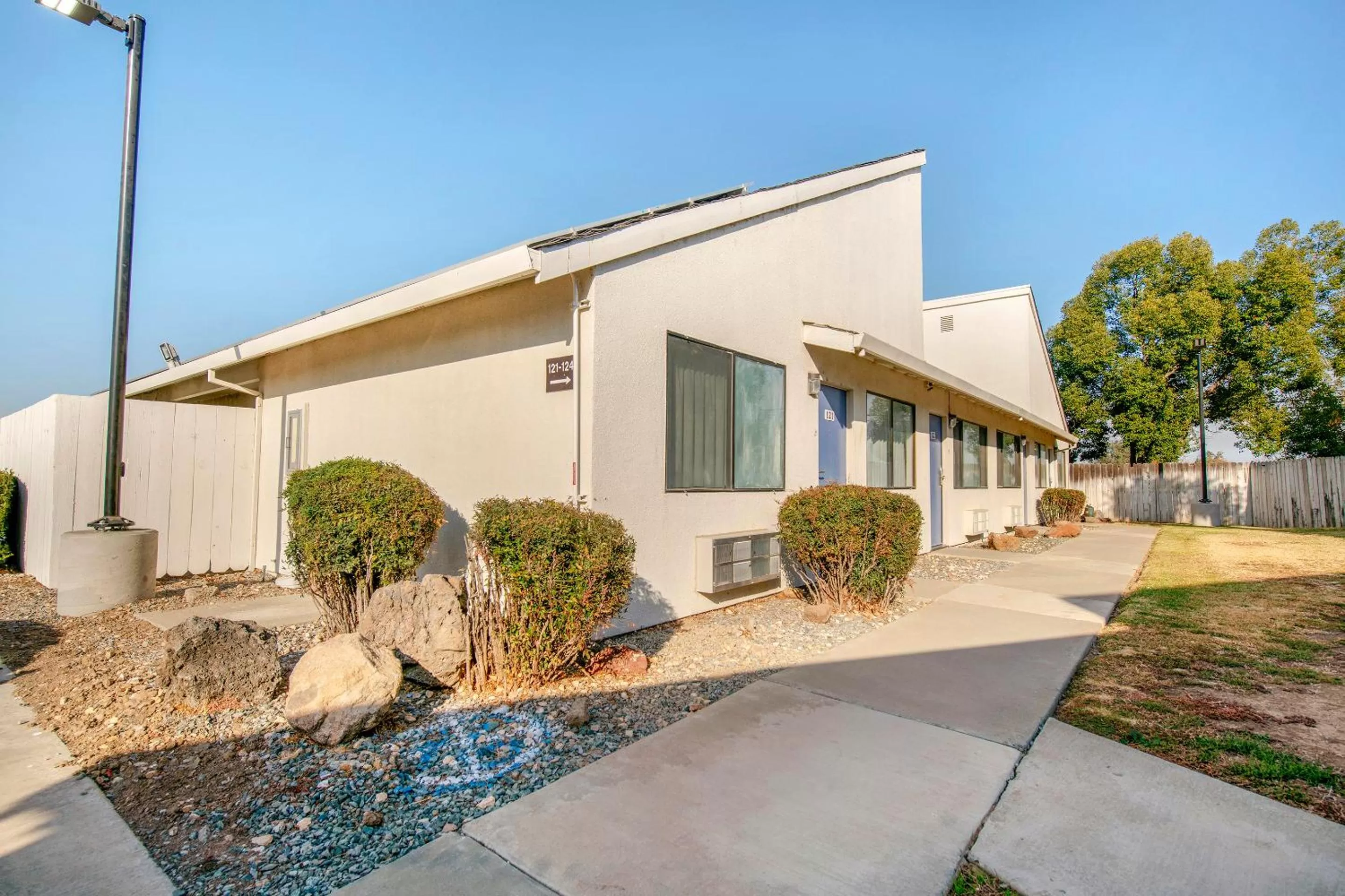 Facade/entrance in Super 8 by Wyndham Dunnigan