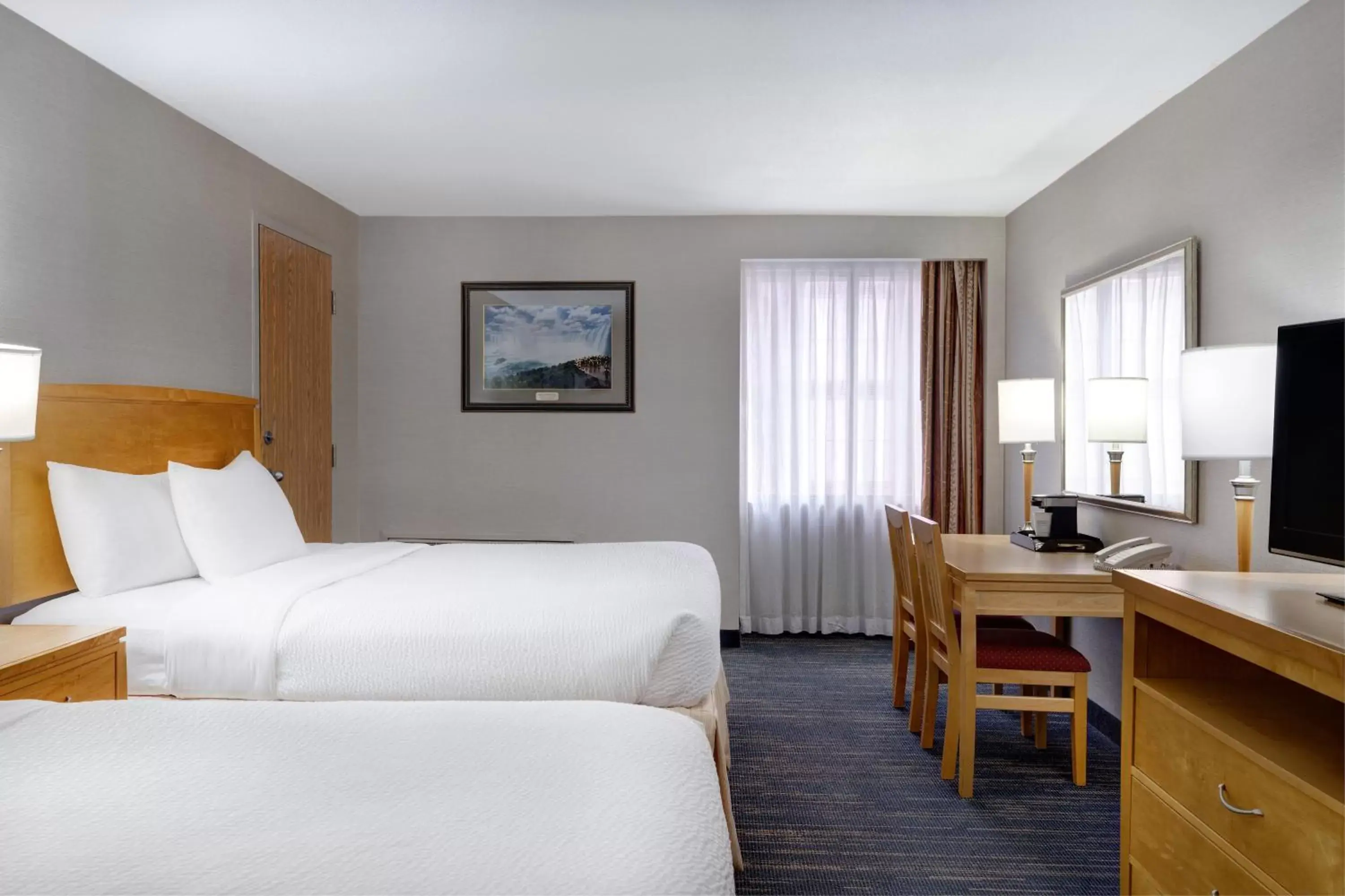 Bed in Days Inn by Wyndham Niagara Falls Near The Falls
