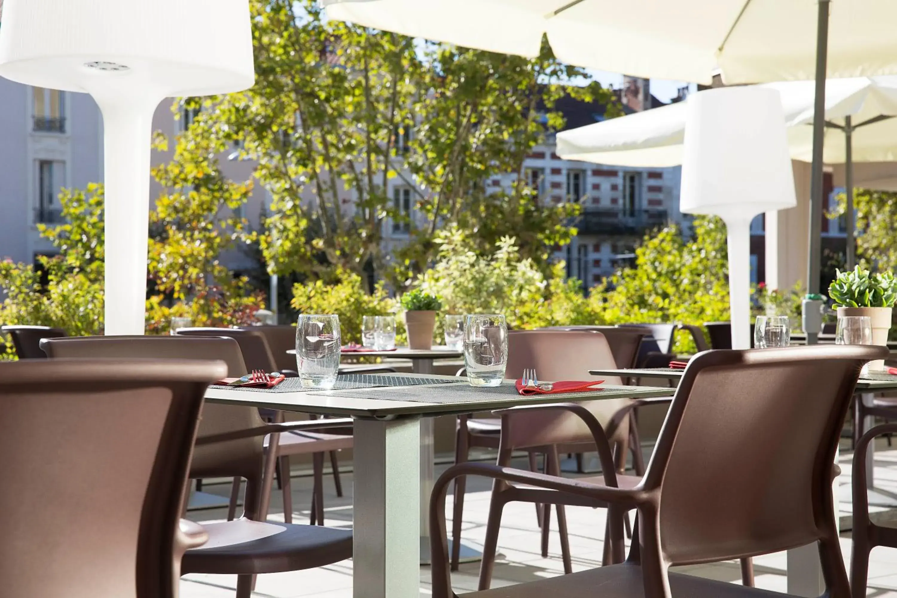 View (from property/room), Restaurant/Places to Eat in Oceania Clermont Ferrand