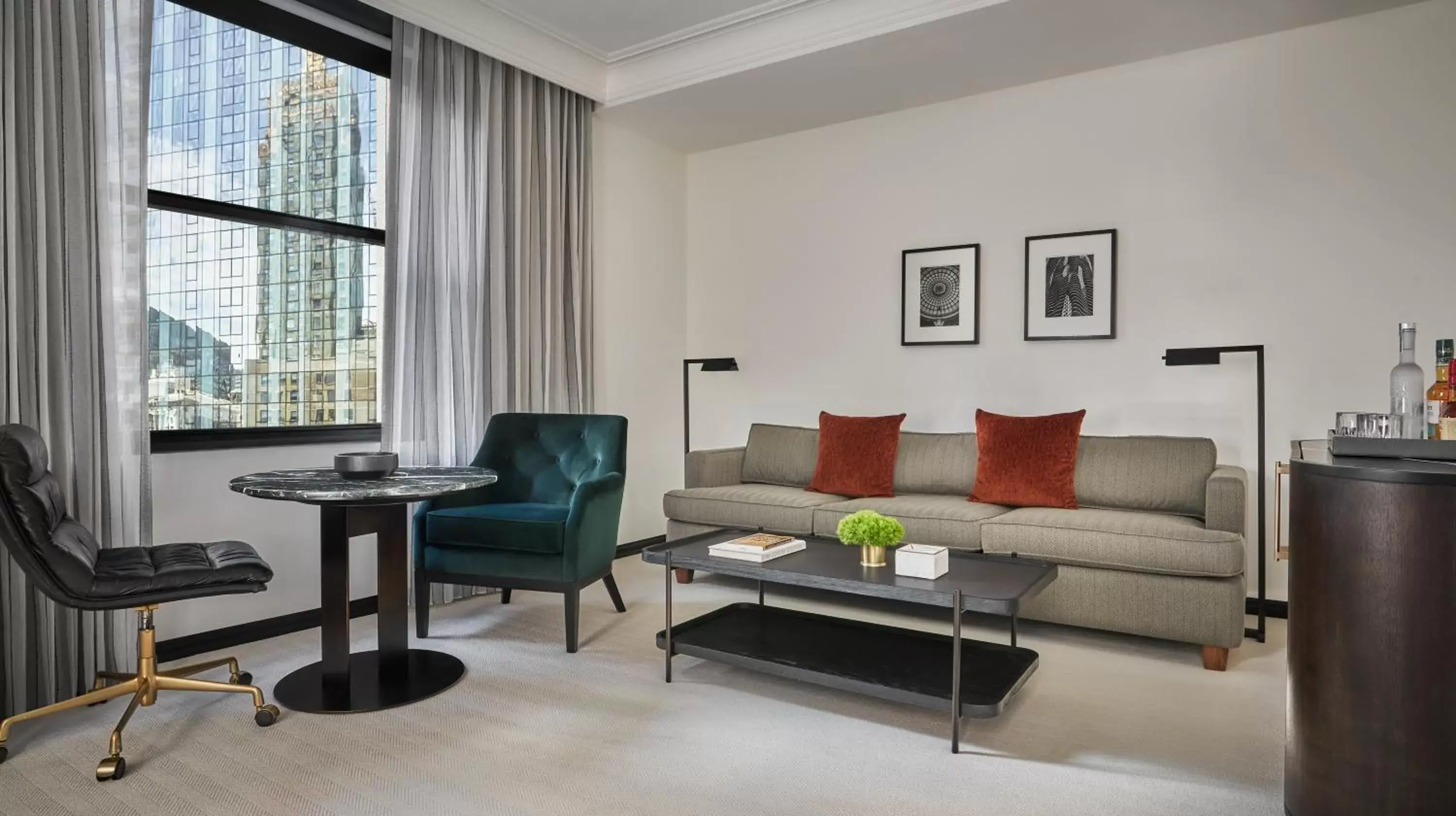 Living room, Seating Area in Pendry Chicago