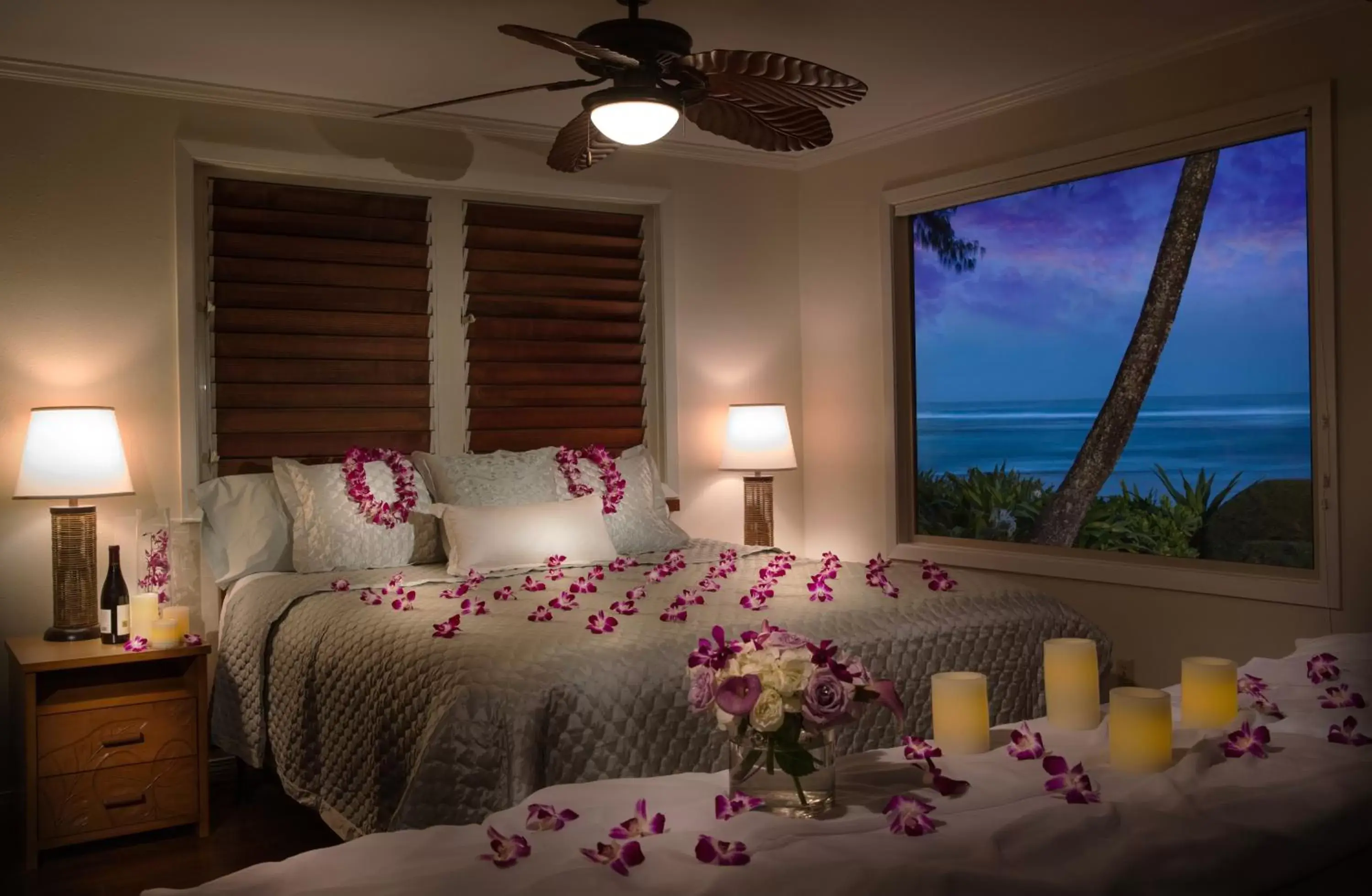 Bed in Hanalei Colony Resort
