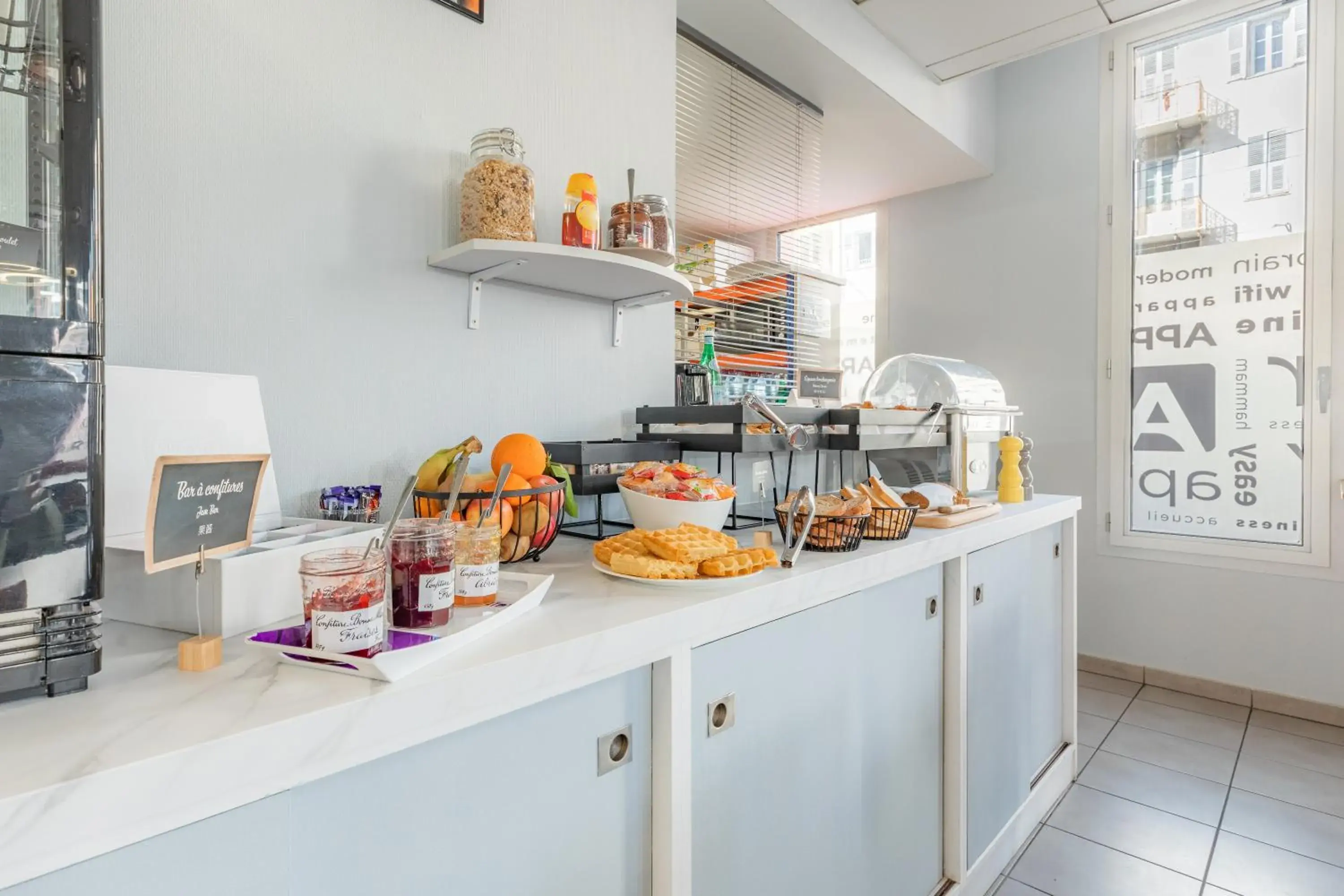 Breakfast, Kitchen/Kitchenette in Appart'City Nice Acropolis