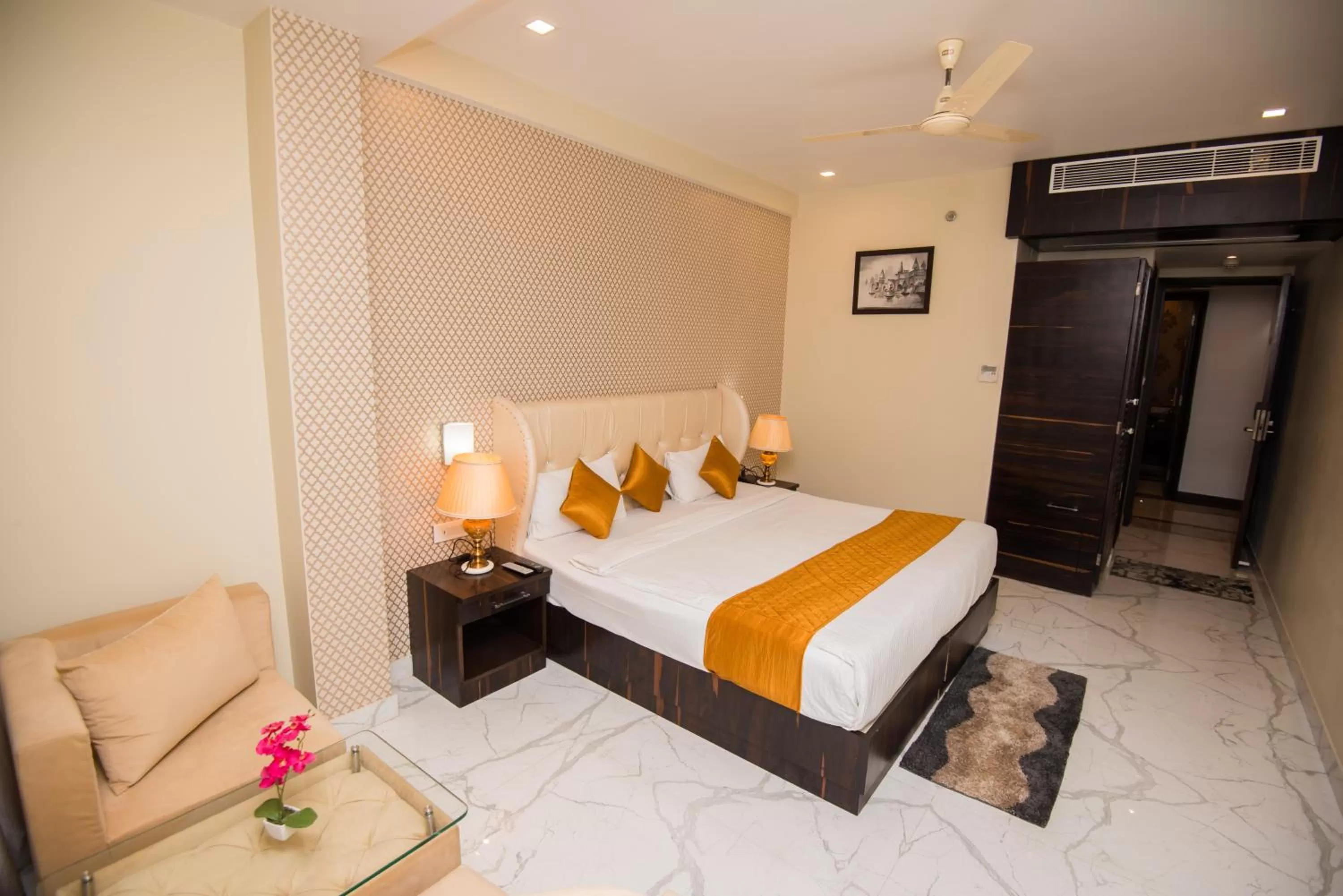 Bedroom, Bed in Hotel Heritage Inn at Assi Ghat