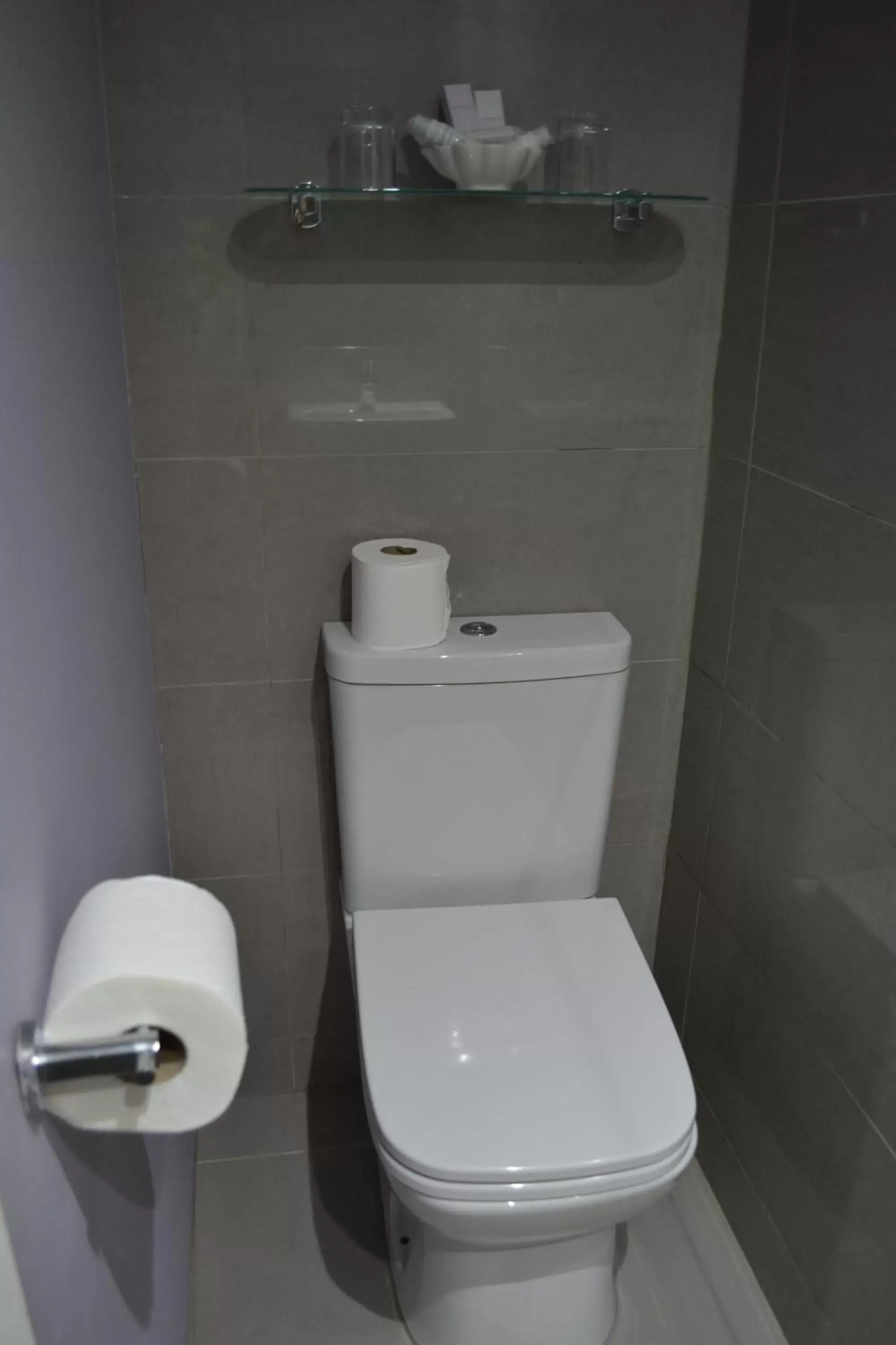 Bathroom in Muthu Westcliff Hotel (Near London Southend Airport)