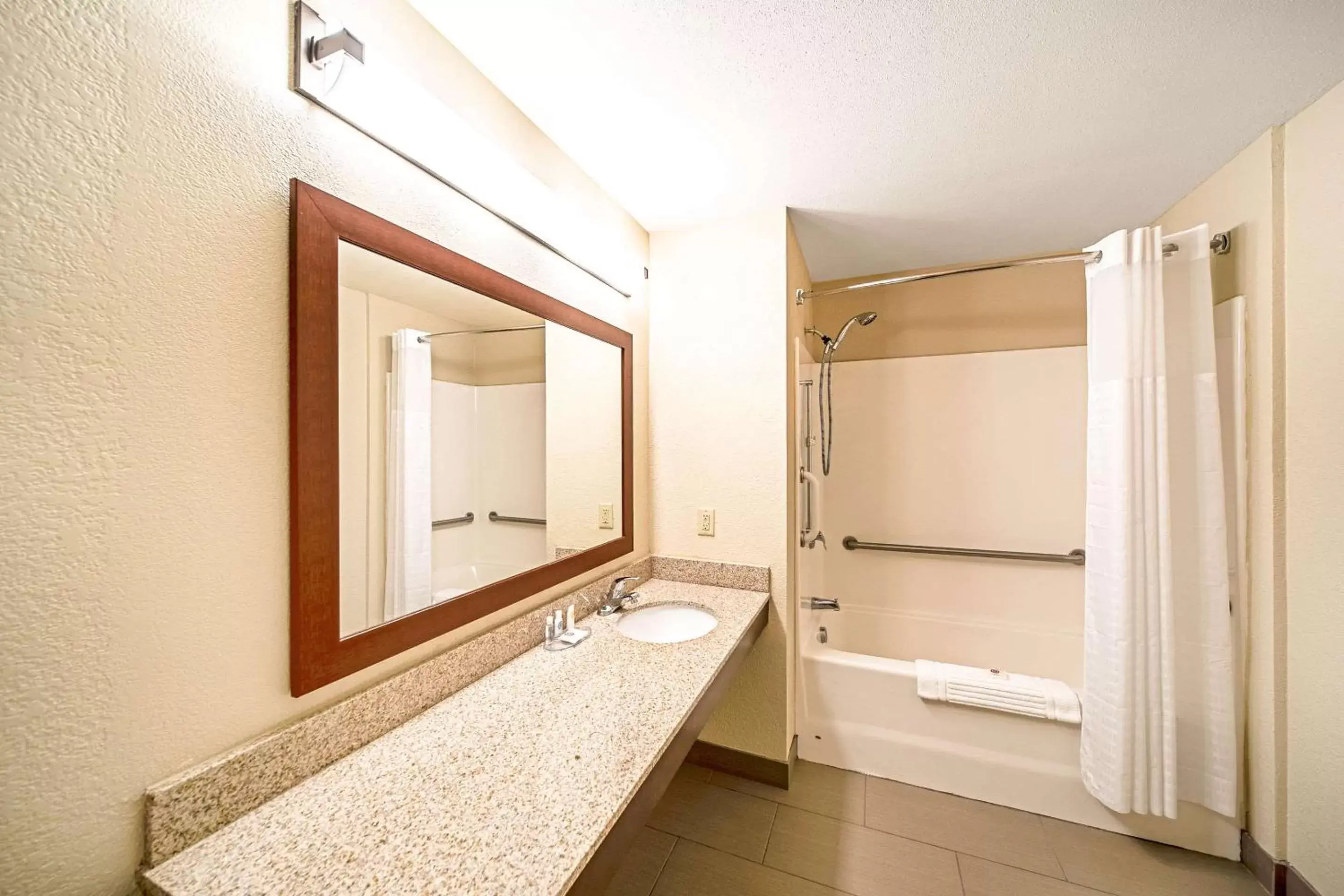 Bathroom in Comfort Inn & Suites Independence