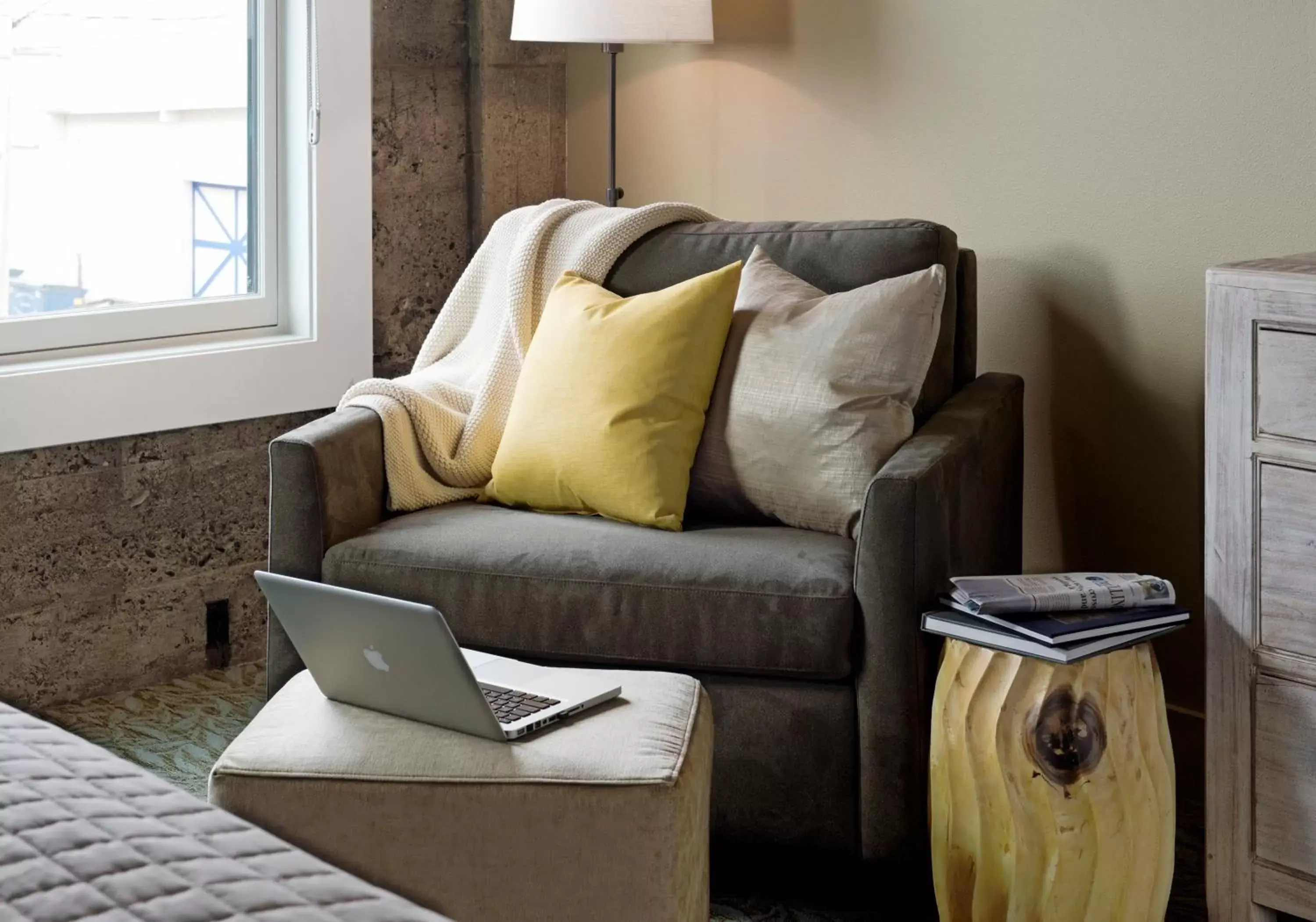 Bed, Seating Area in Inn at Lynden