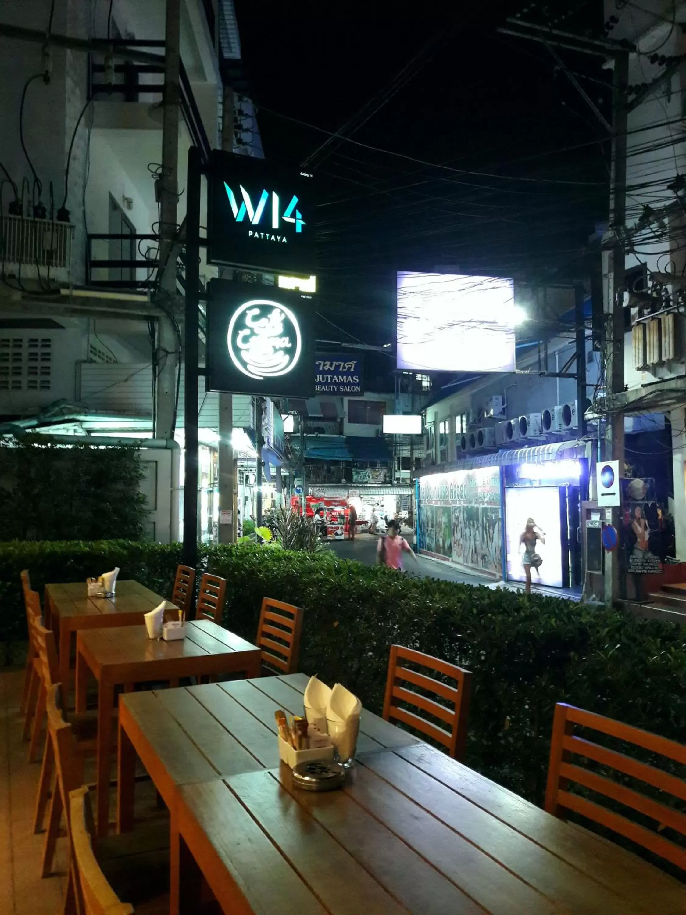 Street view, Restaurant/Places to Eat in W14 Pattaya