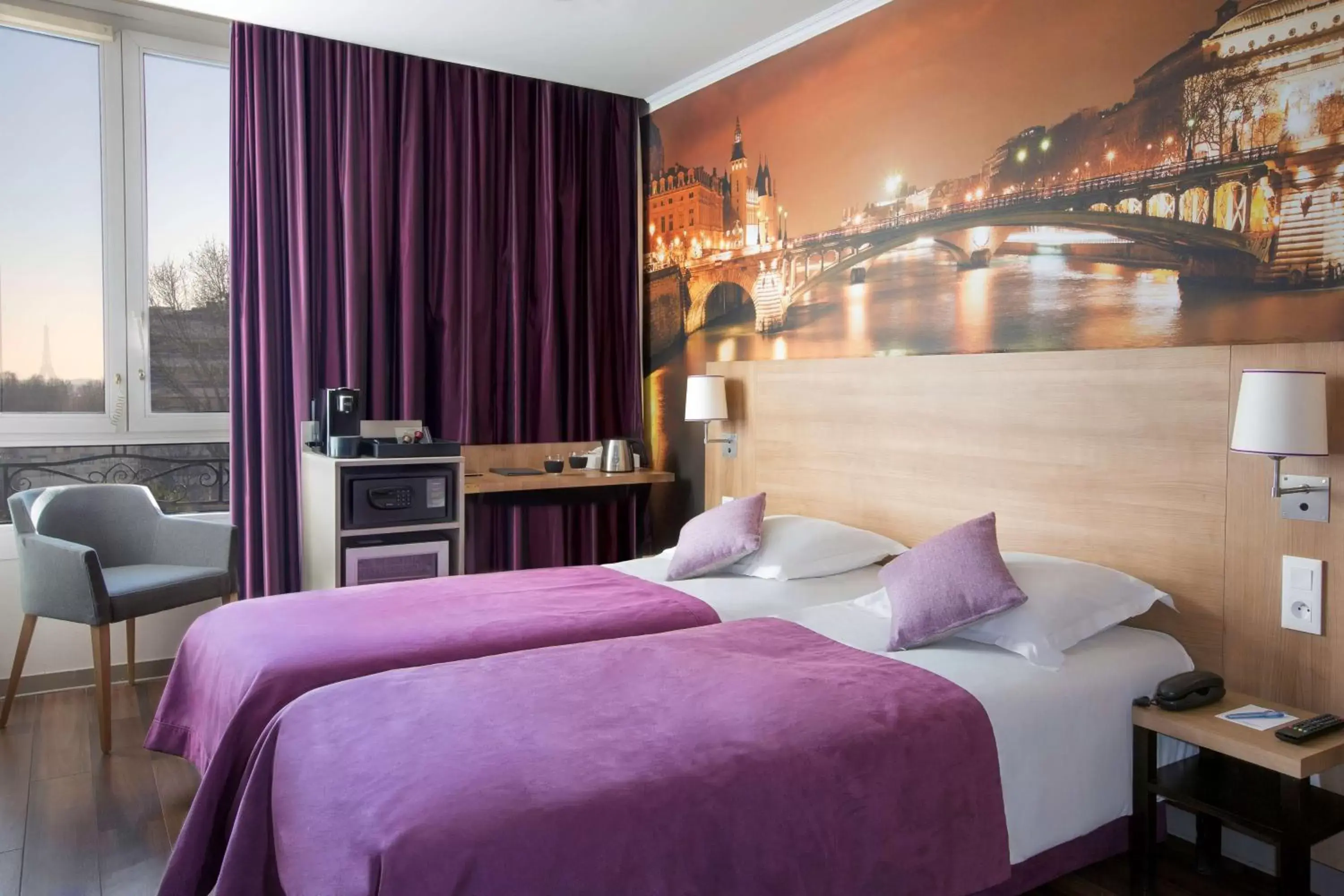 Photo of the whole room, Bed in Best Western Rives de Paris La Defense