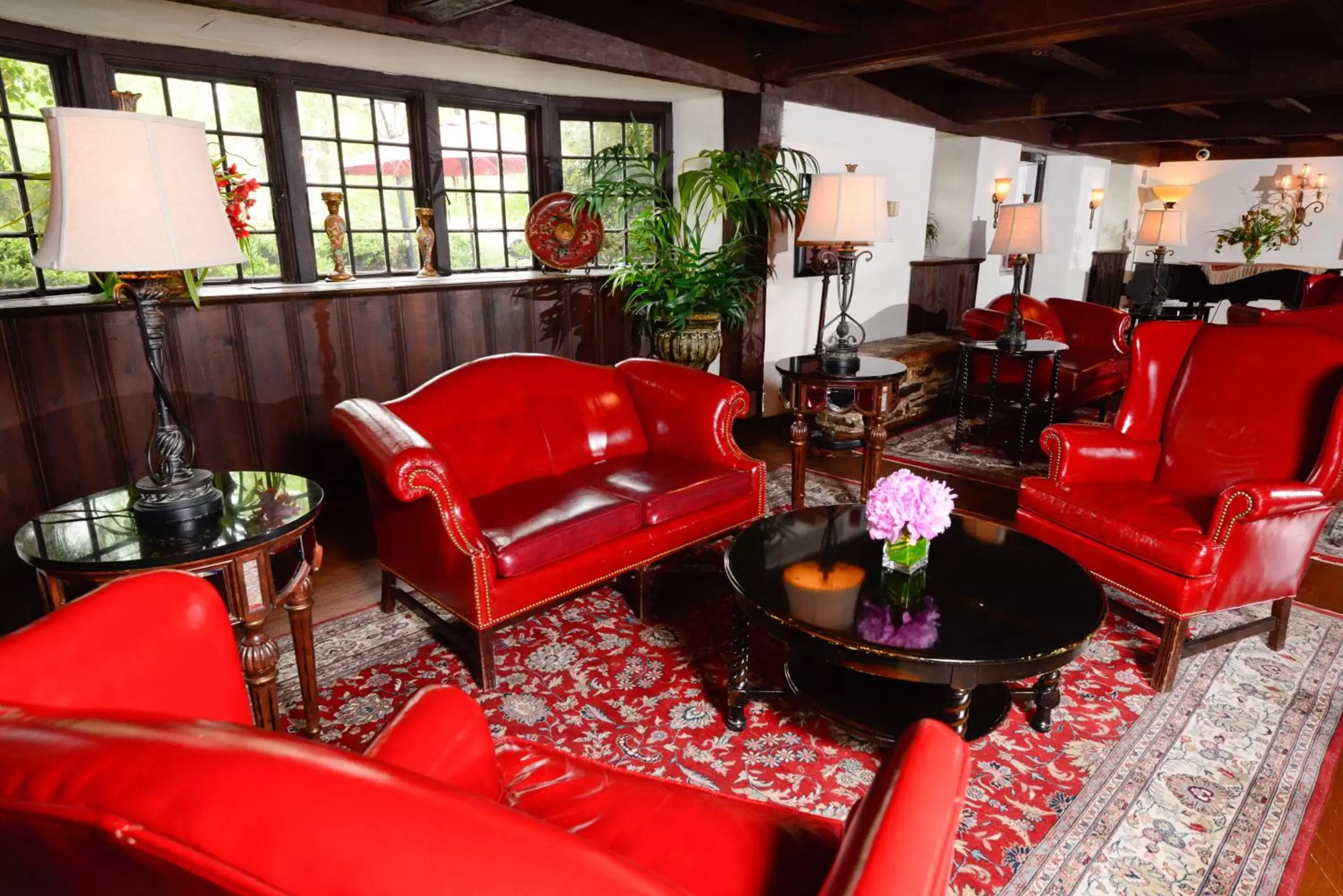 Communal lounge/ TV room, Lobby/Reception in Nassau Inn