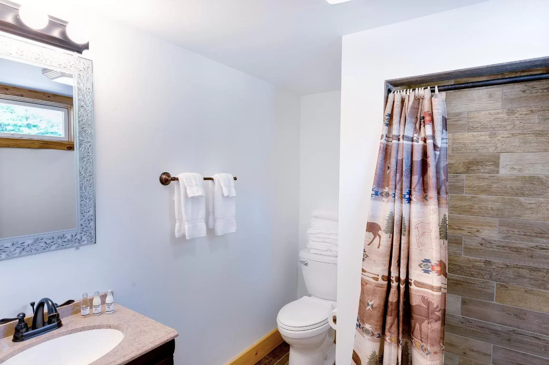 Bathroom in Cobble Mountain Lodge