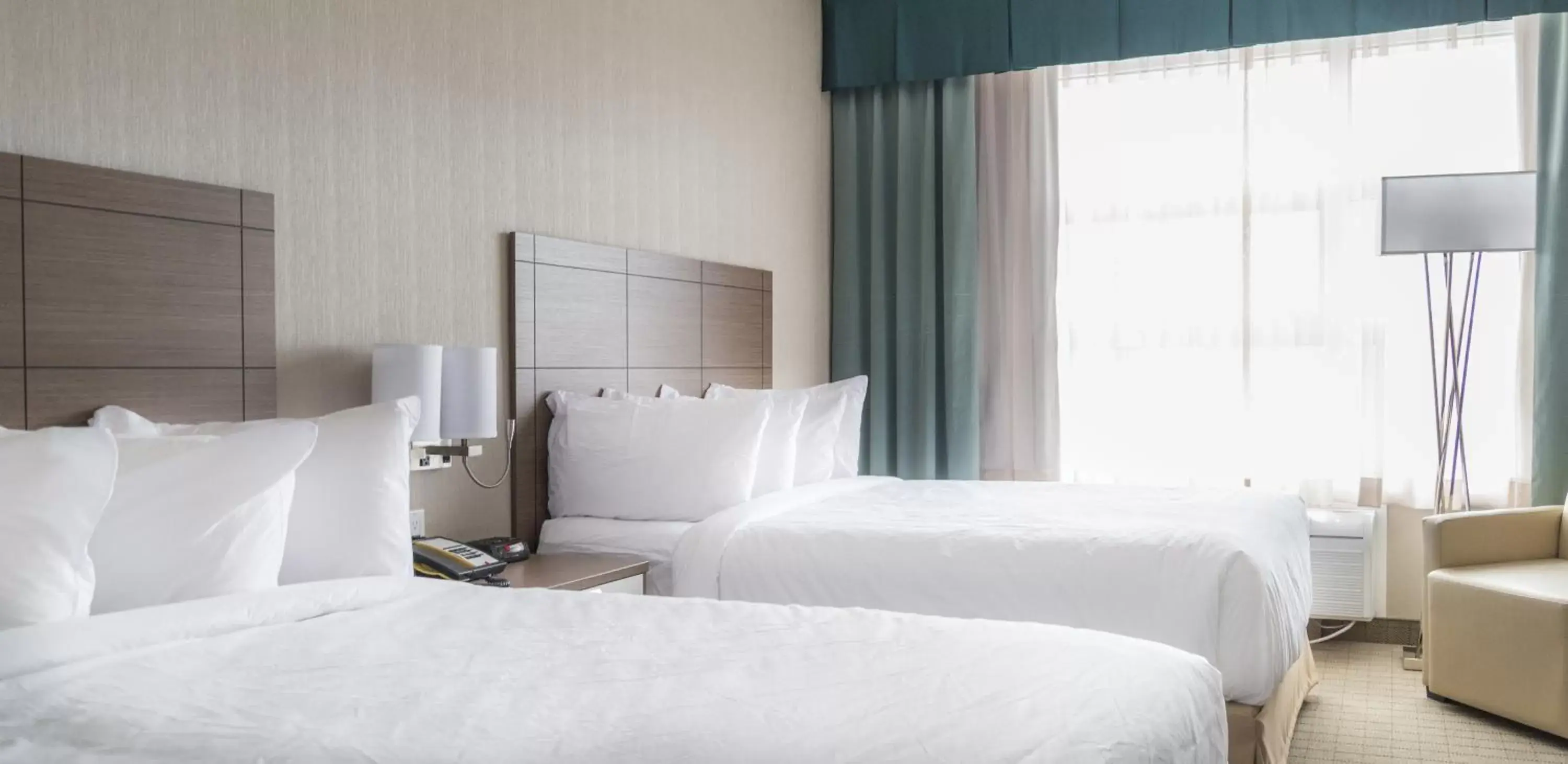 Bed in Quality Inn Sept-Iles Bed in Quality Inn Sept-Iles