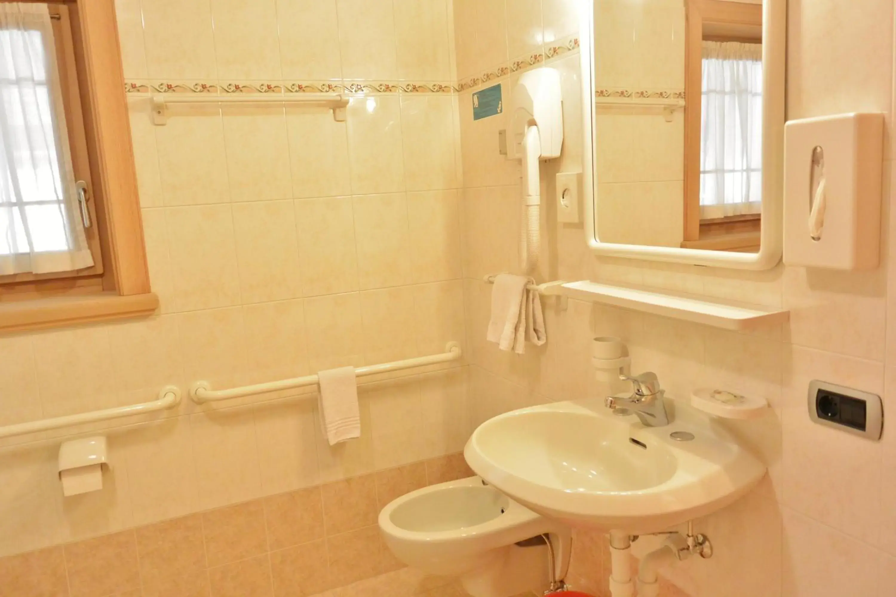 Toilet, Bathroom in Hotel Garnì al Plan