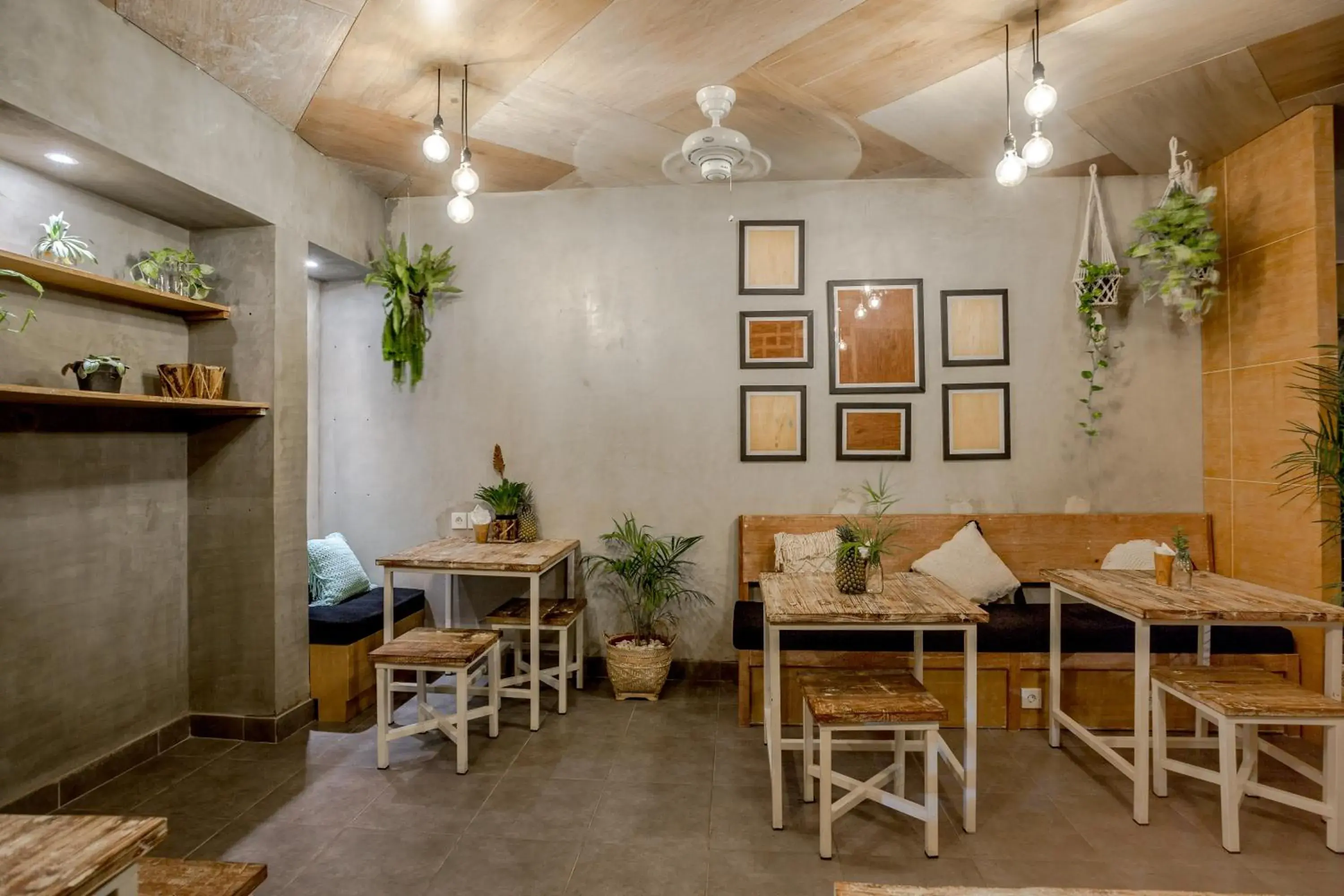Restaurant/Places to Eat in Lokal Bali Hostel