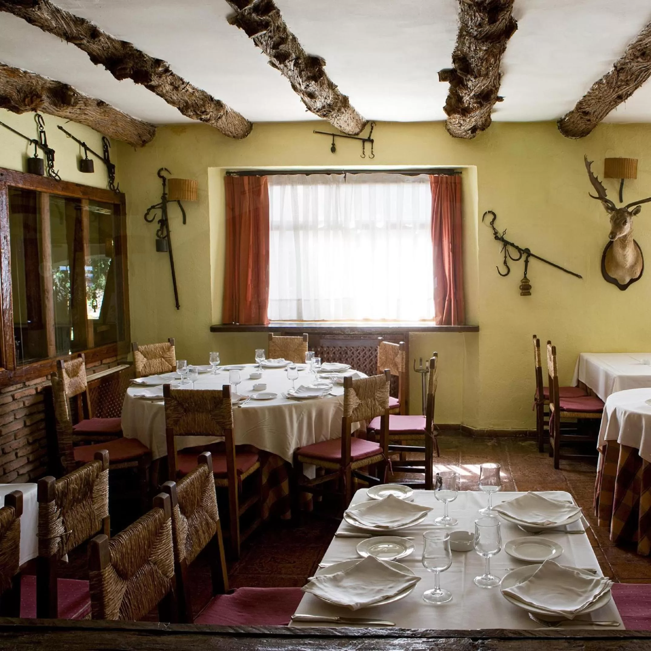Restaurant/places to eat in Hotel la Perdiz