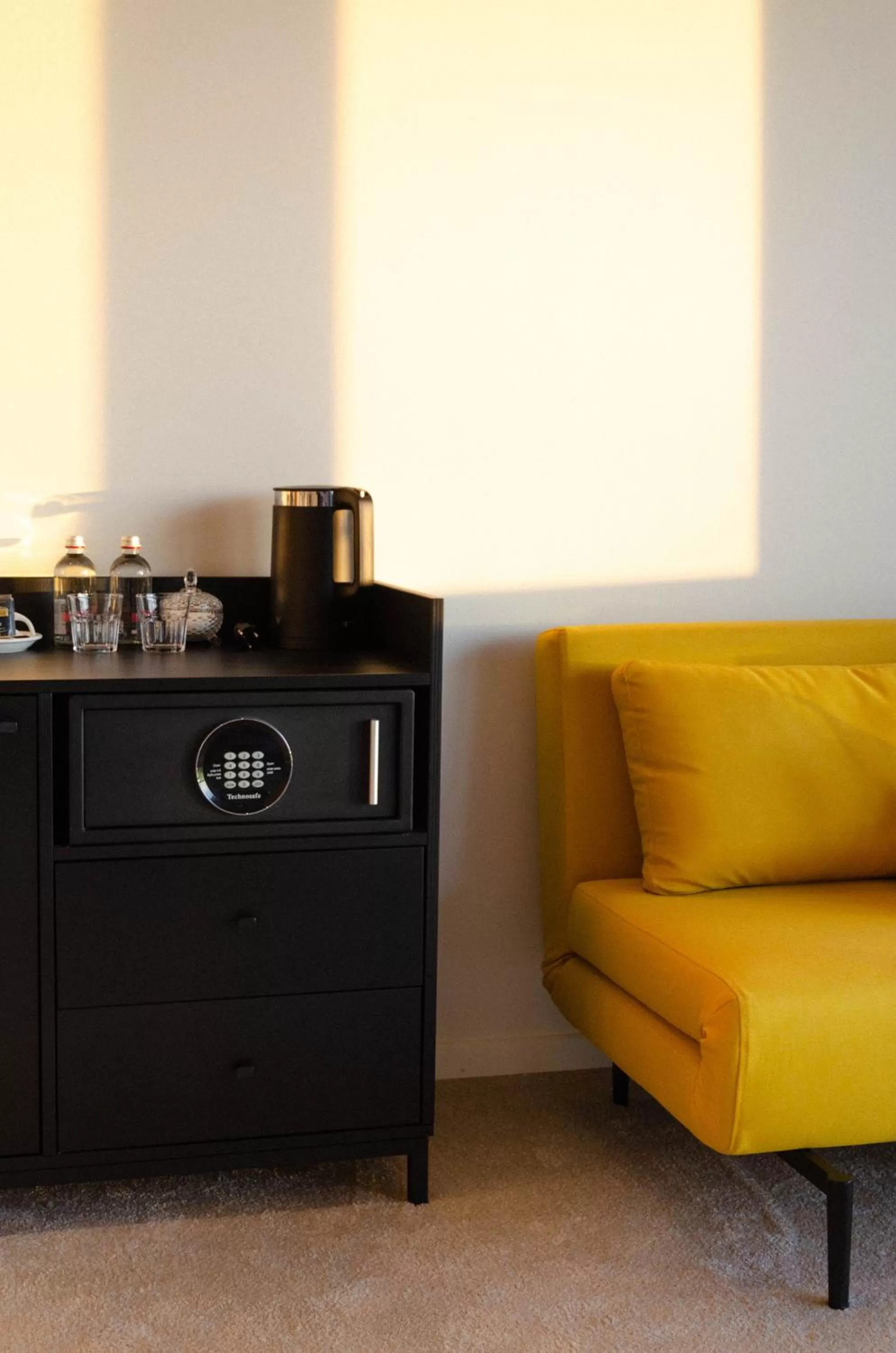 Coffee/tea facilities in Kartuli Hotel