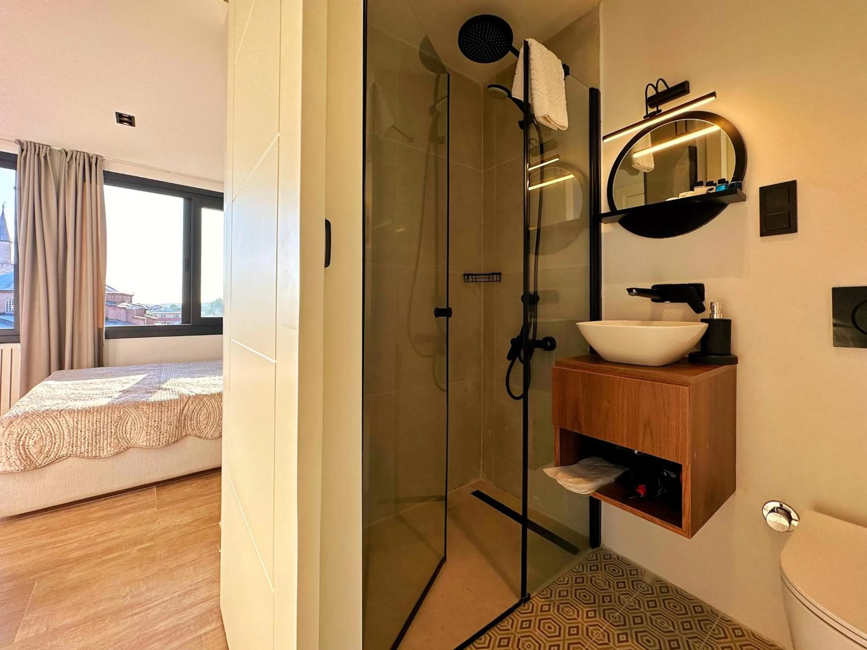 Shower, Bed in Sultan Pier Hotel