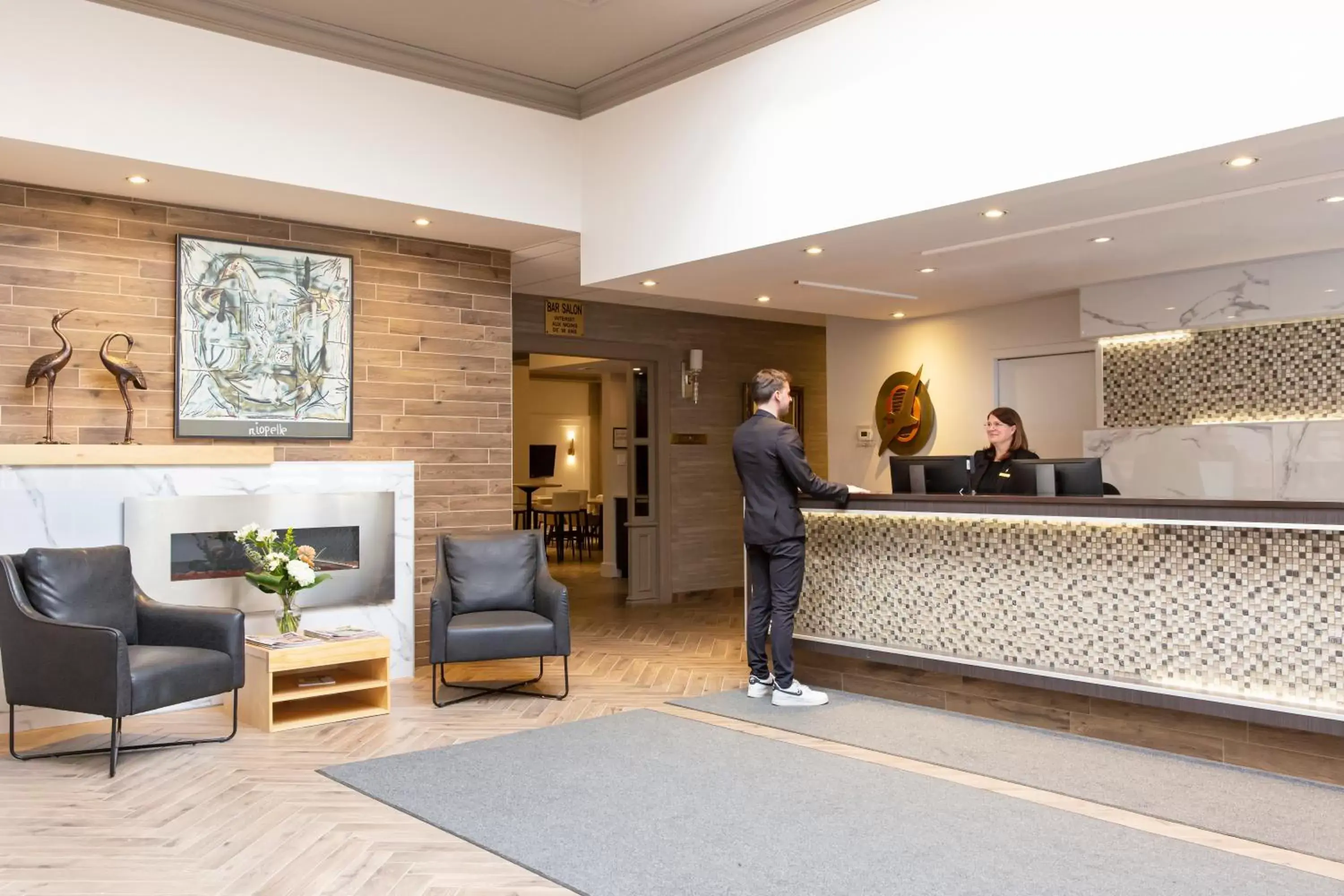 Facade/entrance, Lobby/Reception in Hotel L'Oiseliere Montmagny