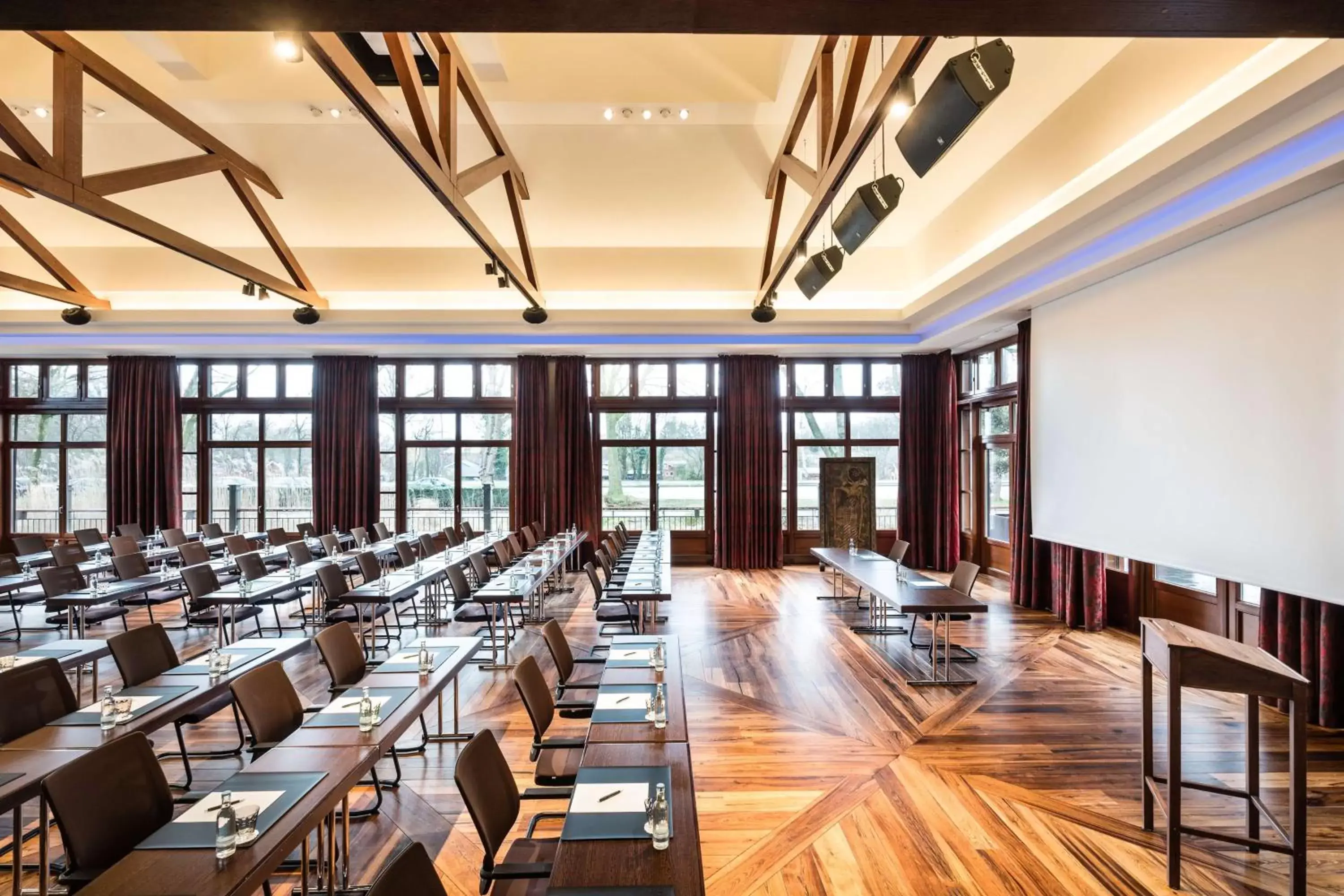 Meeting/conference room, Restaurant/Places to Eat in Lindner Hotel Hamburg Hagenbeck, part of JdV by Hyatt