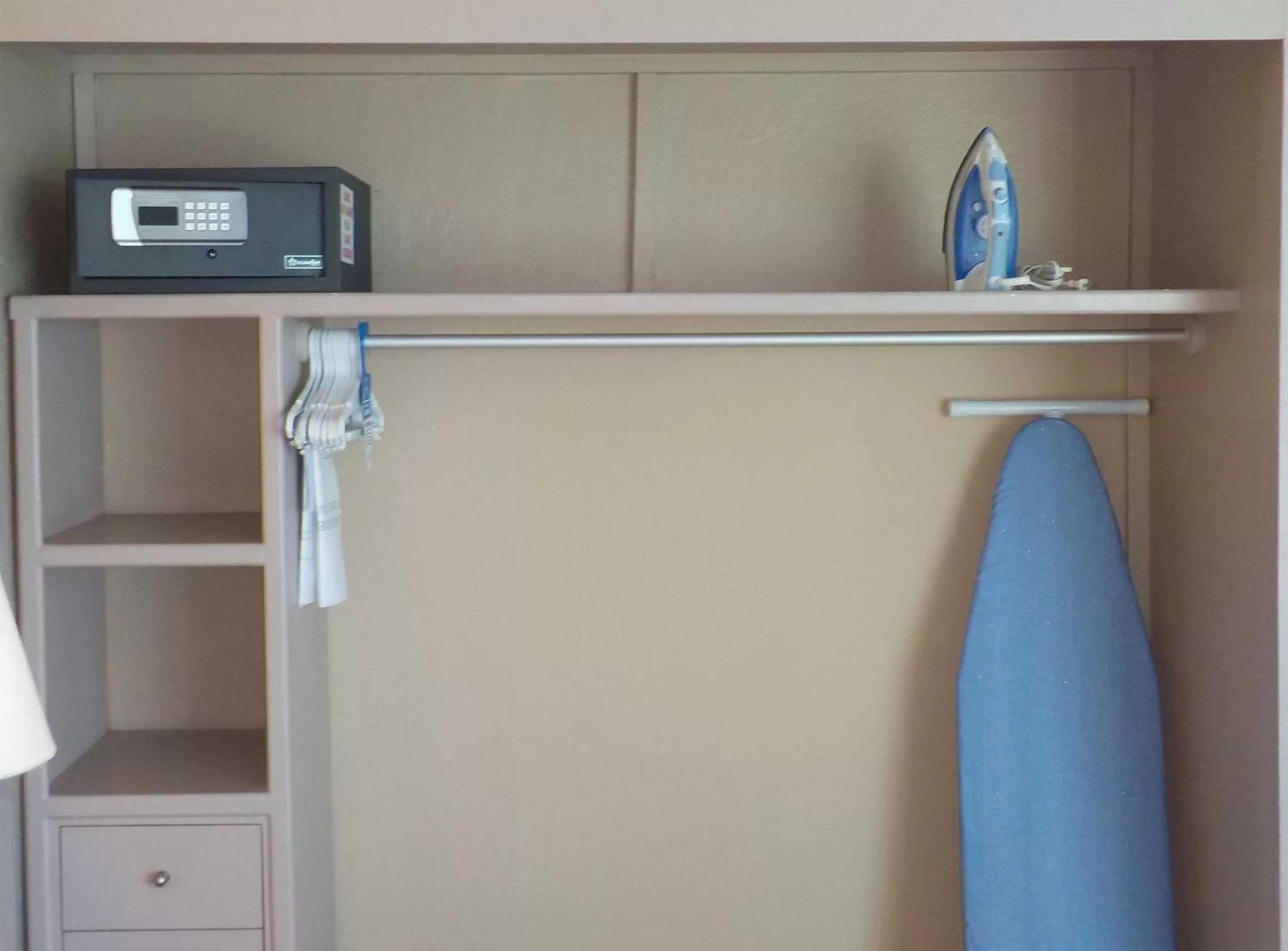 wardrobe in Calinda Beach Acapulco