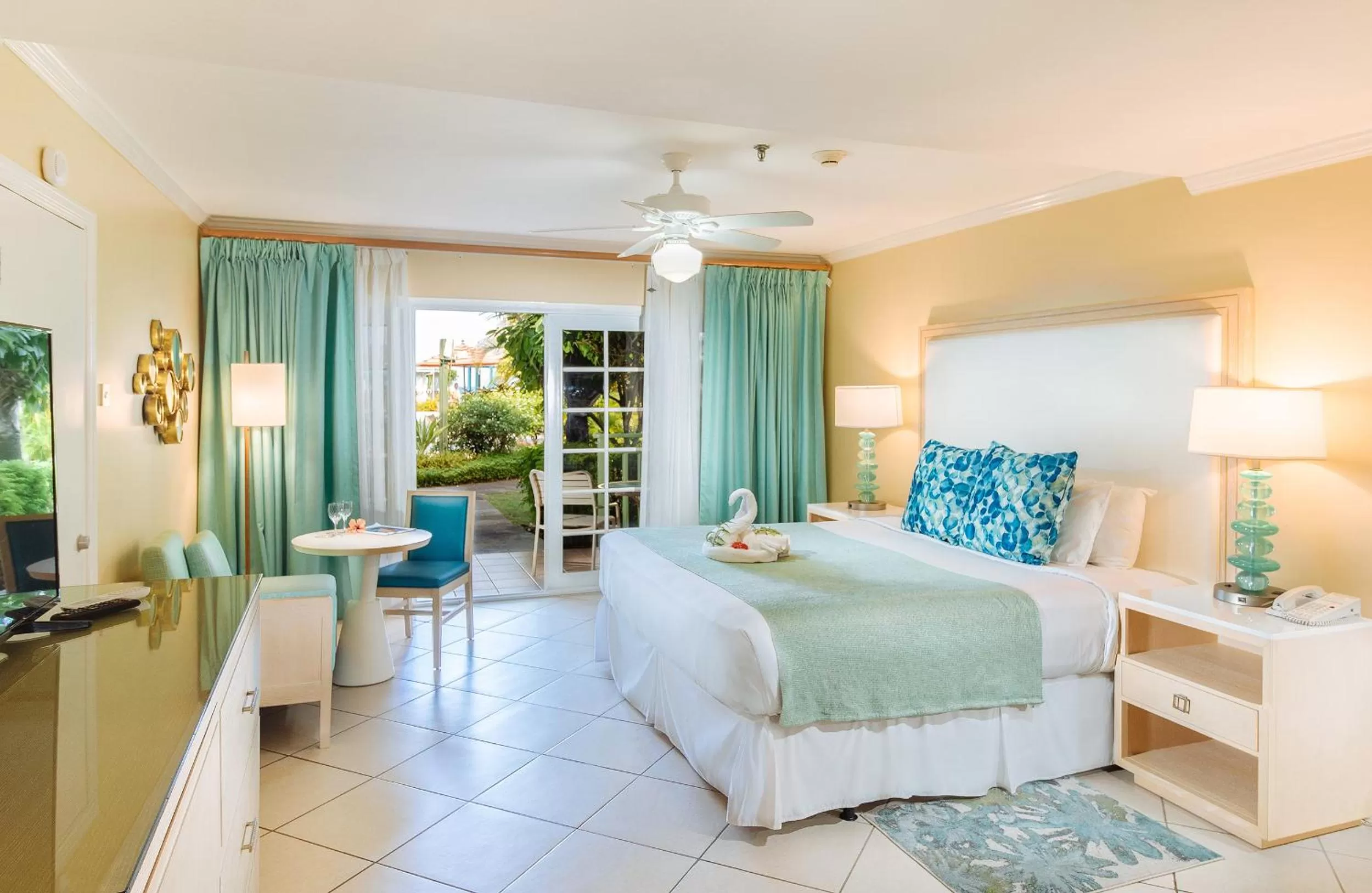 Photo of the whole room, Bed in Bay Gardens Beach Resort & Spa