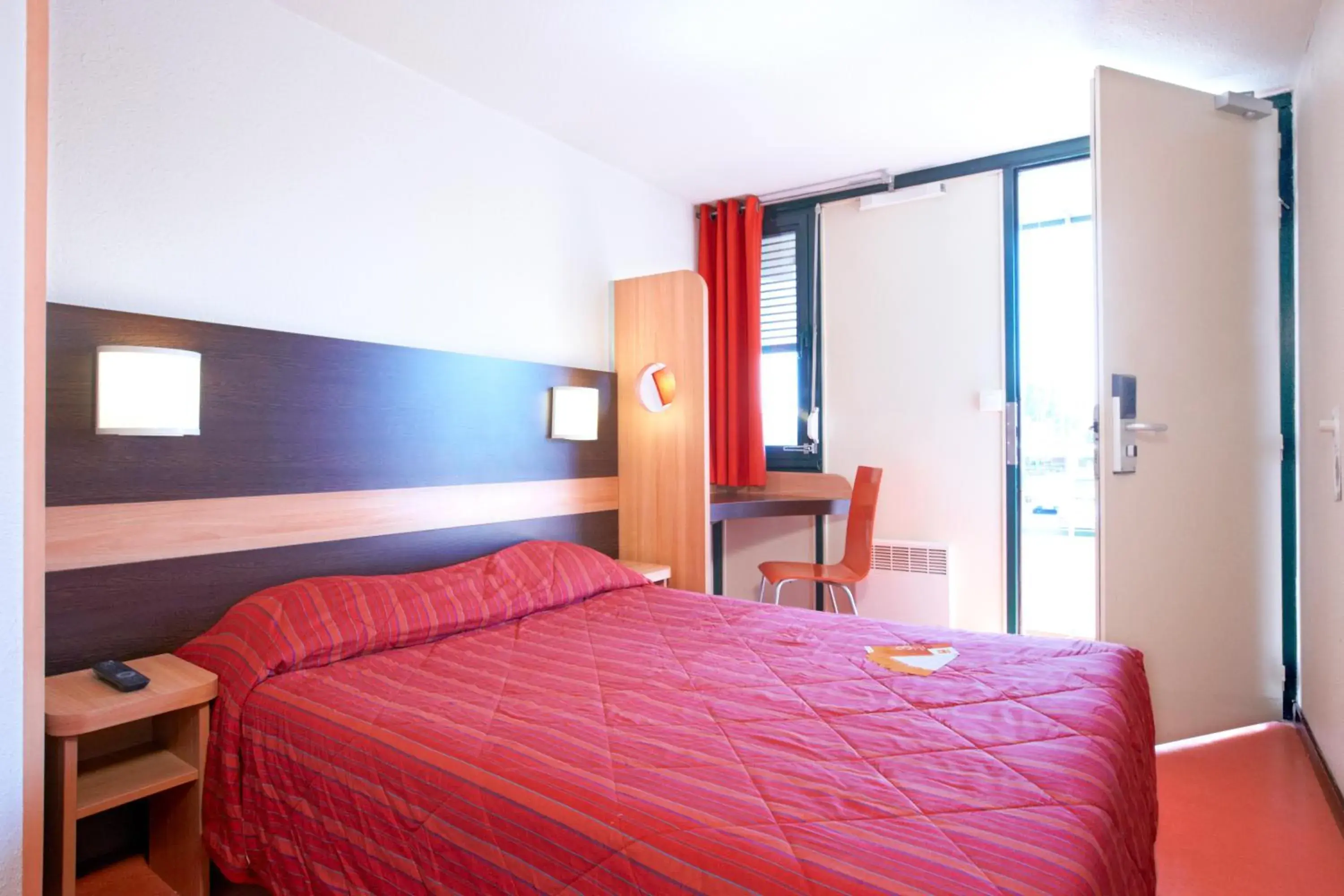 Photo of the whole room, Bed in Premiere Classe Orleans Nord - Saran