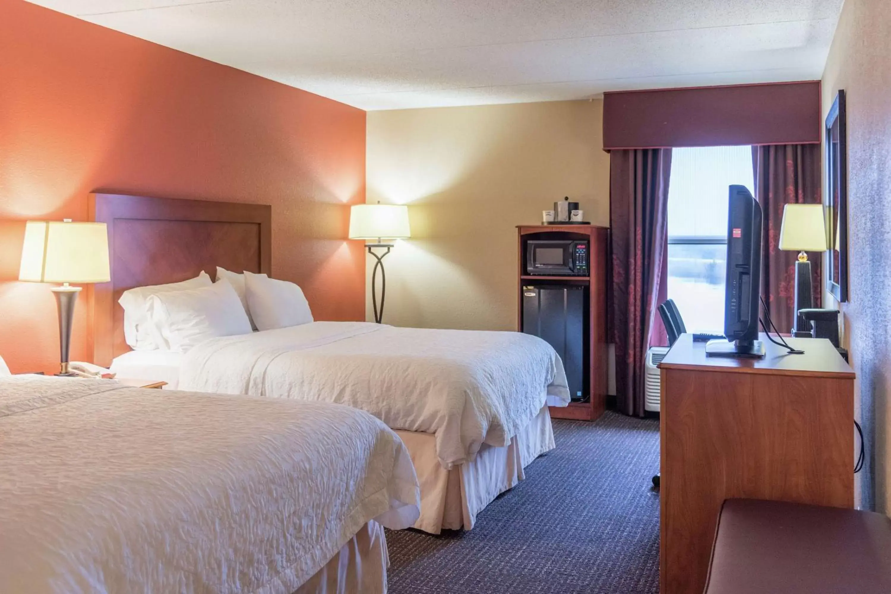 Bedroom, Bed in Hampton Inn Muskegon