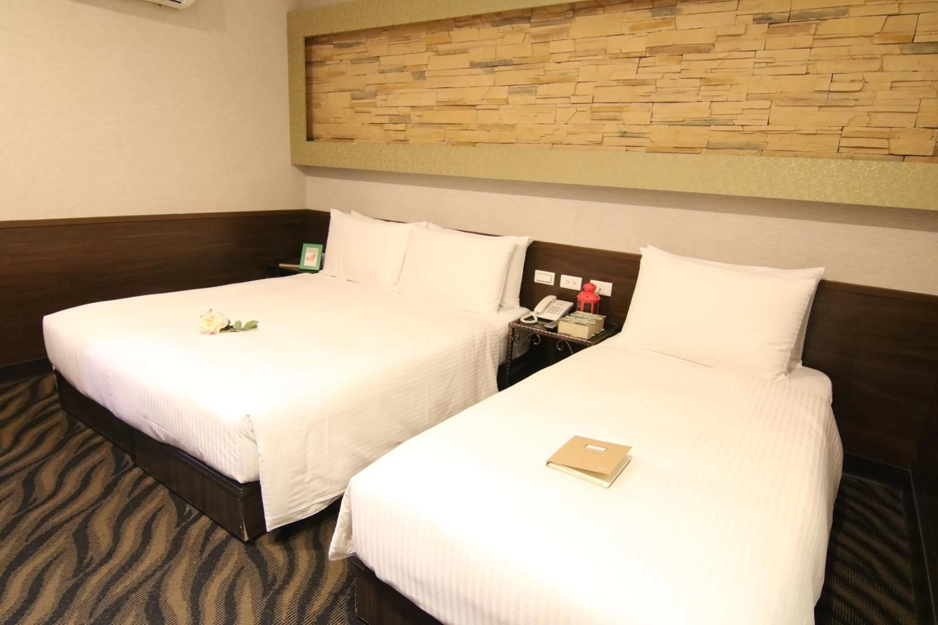 Photo of the whole room, Bed in Hotel 6 - Ximen