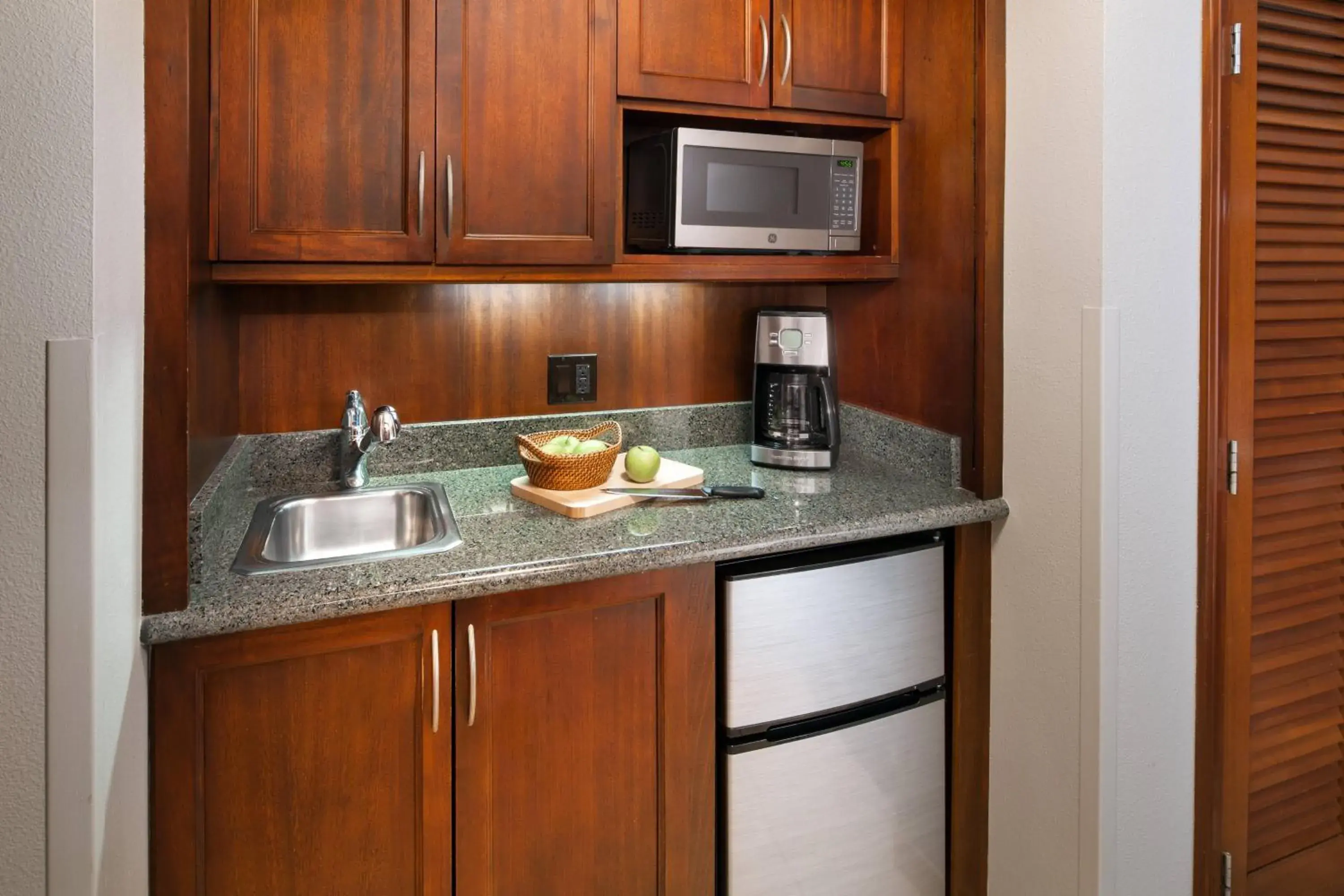 Kitchen or kitchenette, Kitchen/Kitchenette in Marriott's Maui Ocean Club  - Lahaina & Napili Towers