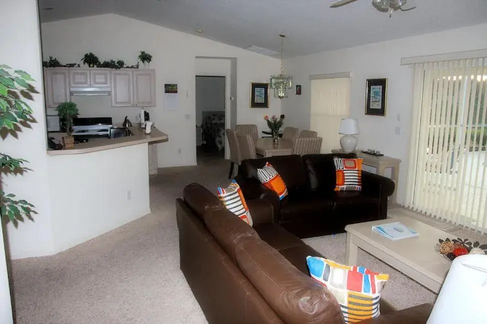 Living room, Seating Area in Lakeside Vacations