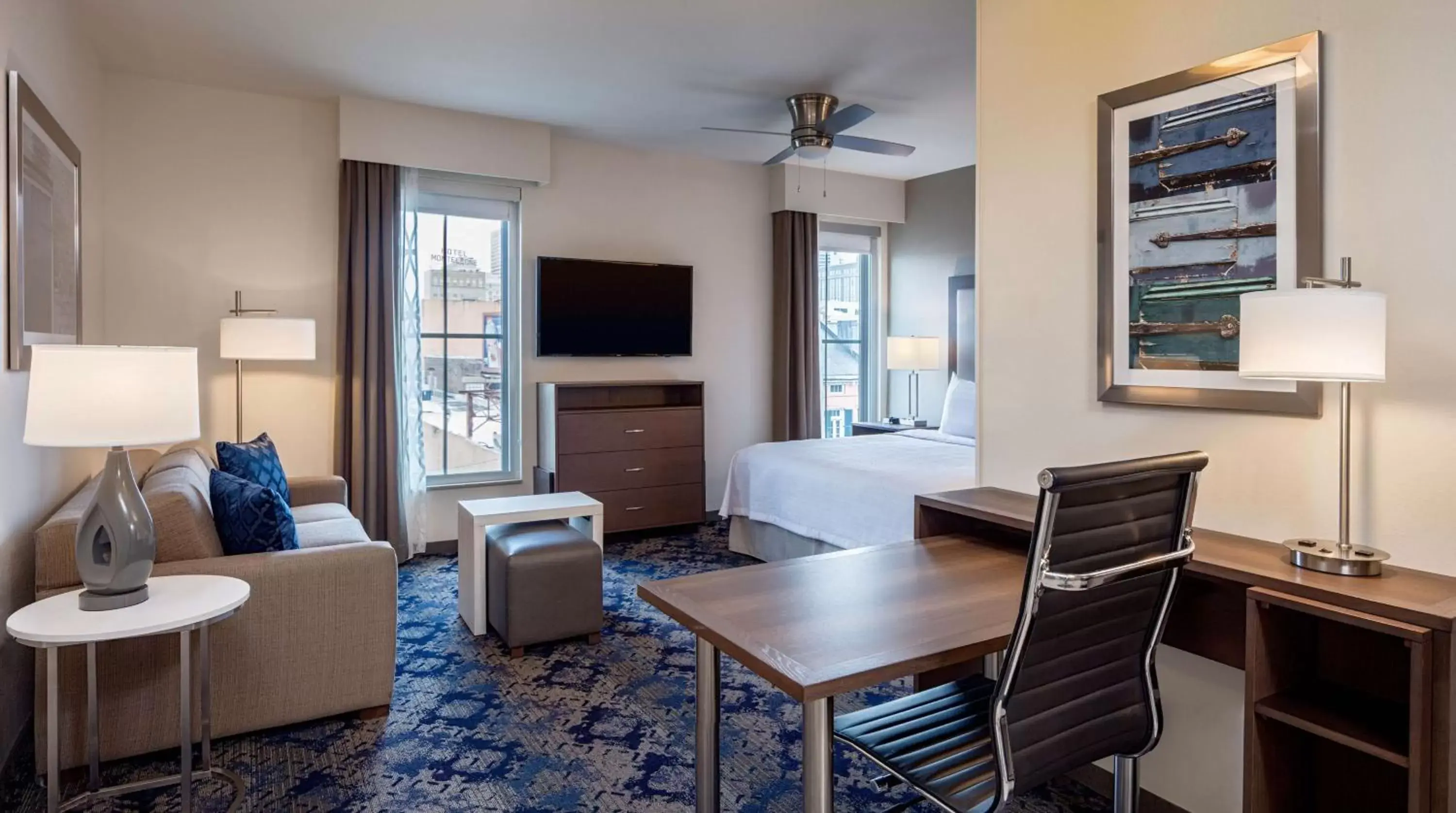 Bed, Seating Area in Homewood Suites By Hilton New Orleans French Quarter